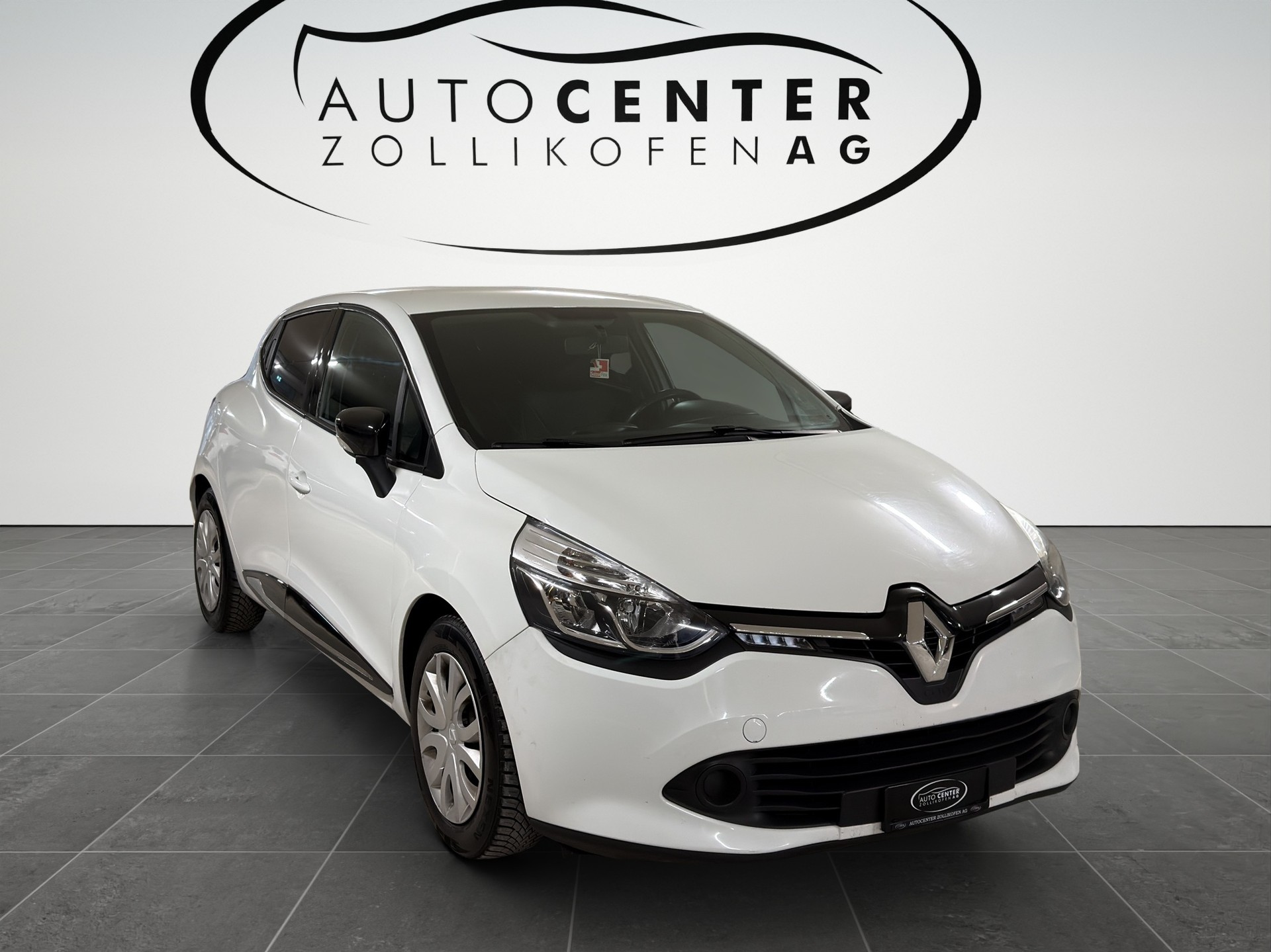 RENAULT Clio 0.9 12V Swiss Edition-showroom-element-1