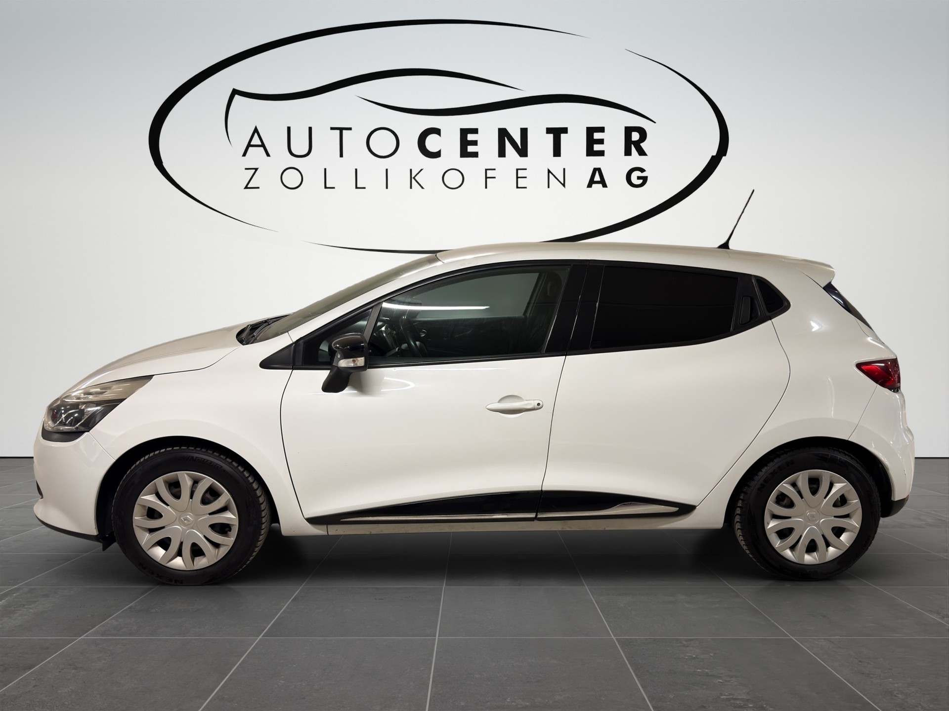 RENAULT Clio 0.9 12V Swiss Edition-showroom-element-3