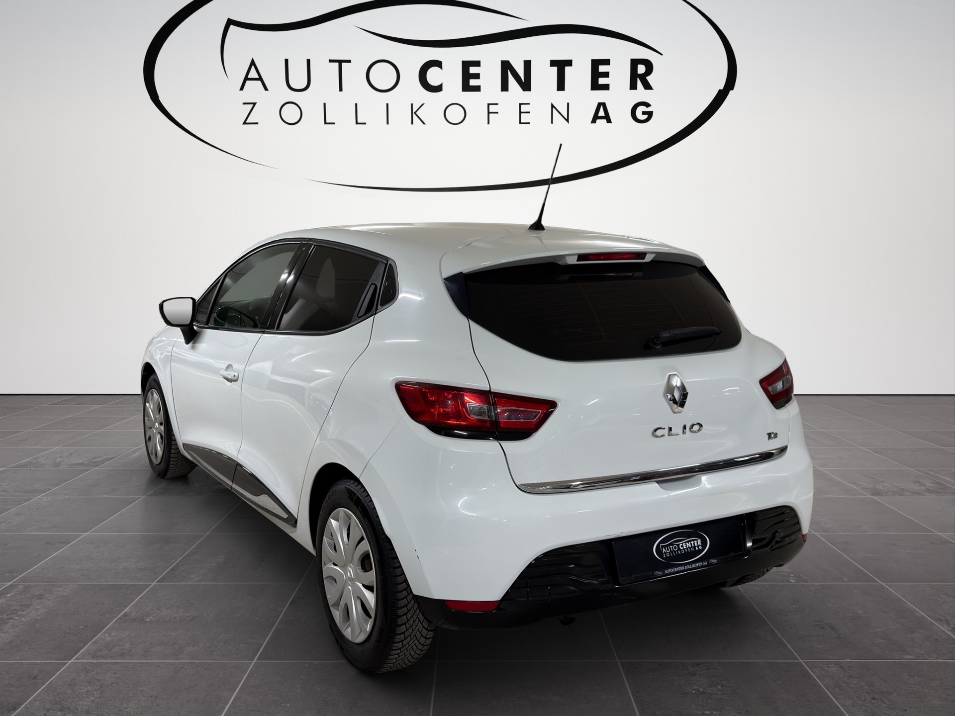 RENAULT Clio 0.9 12V Swiss Edition-image-5