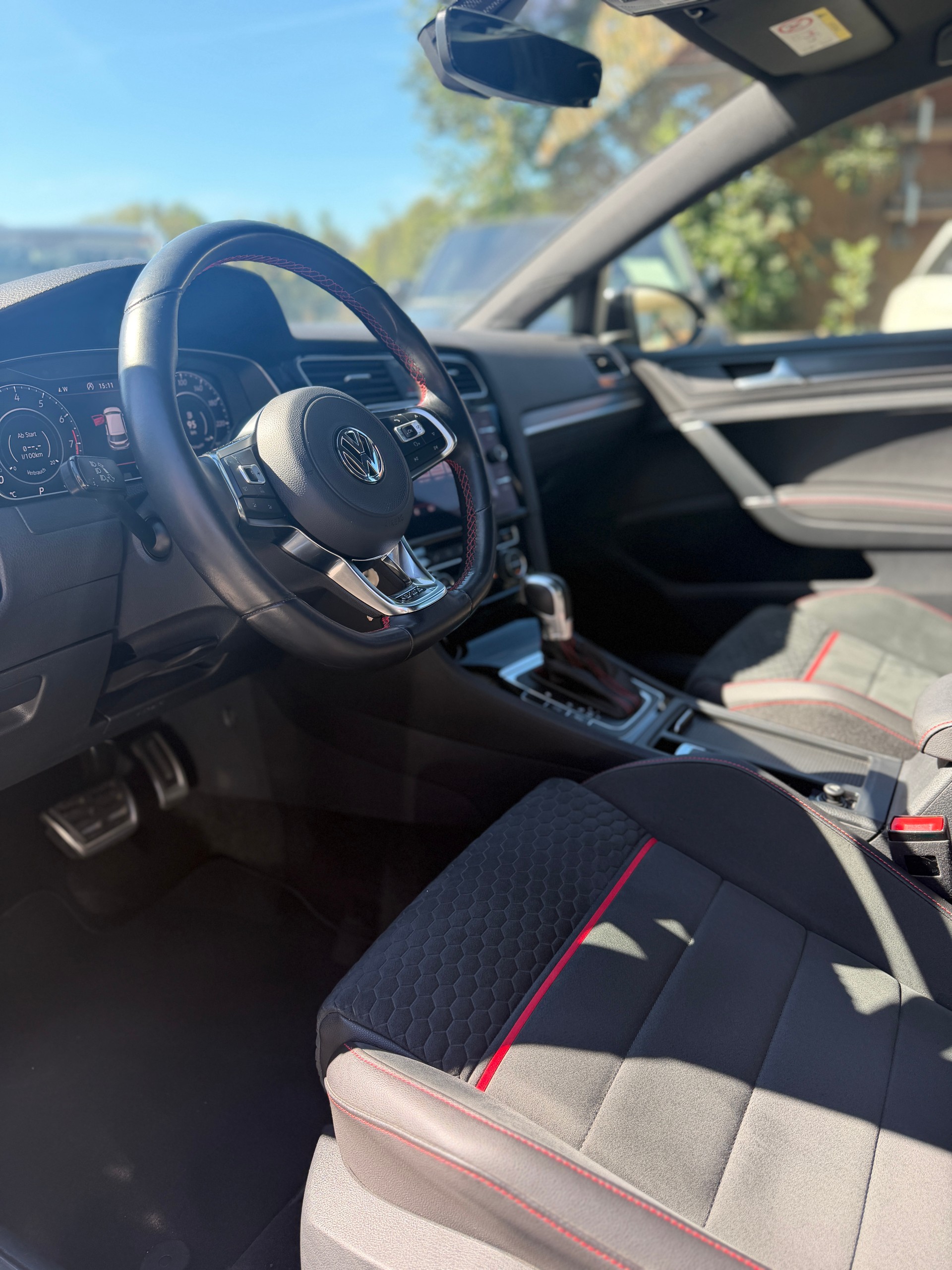 VW Golf 2.0 TSI GTI Performance DSG-image-1