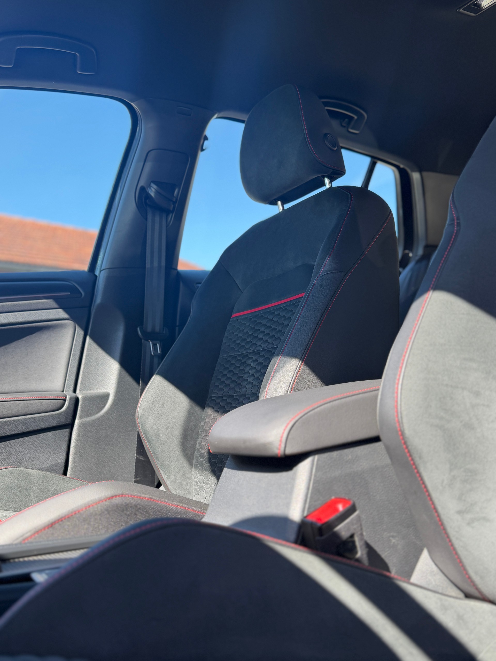 VW Golf 2.0 TSI GTI Performance DSG-image-12