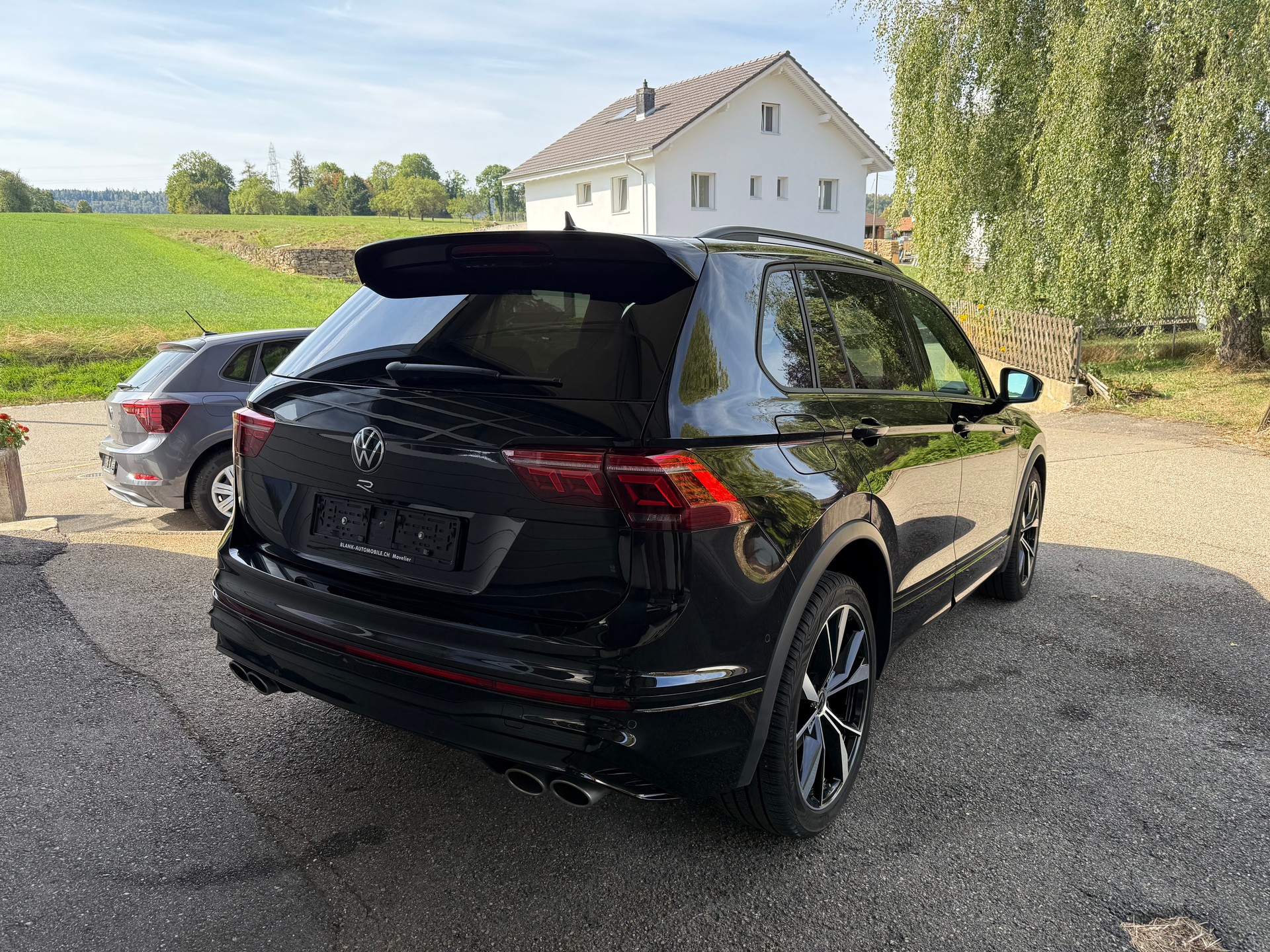 VW Tiguan 2.0TSI R 4Motion DSG-image-5