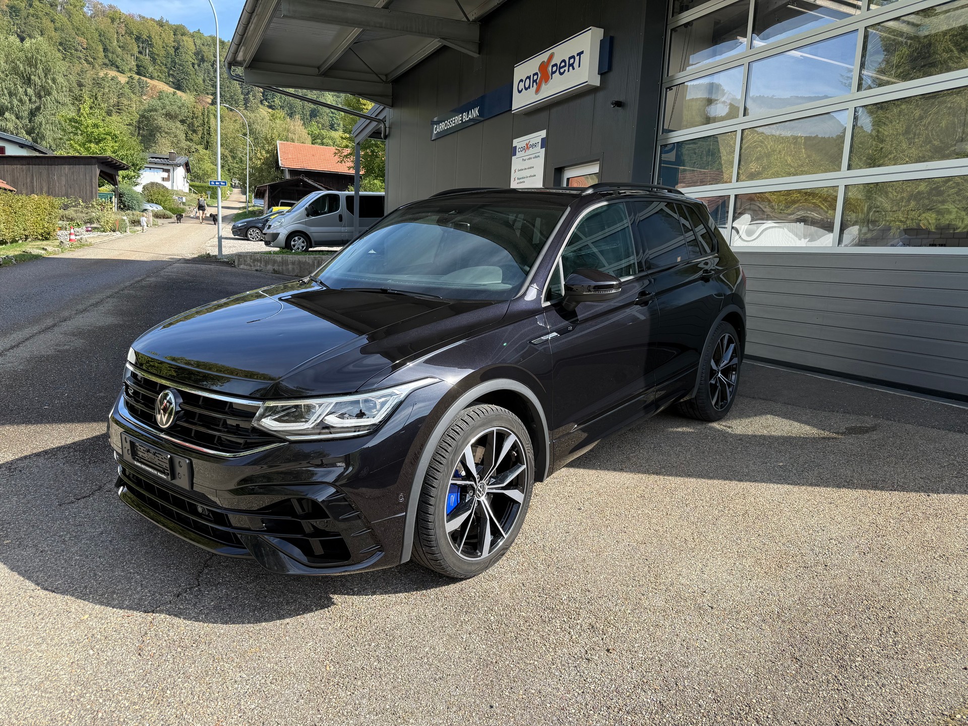 VW Tiguan 2.0TSI R 4Motion DSG-image-3