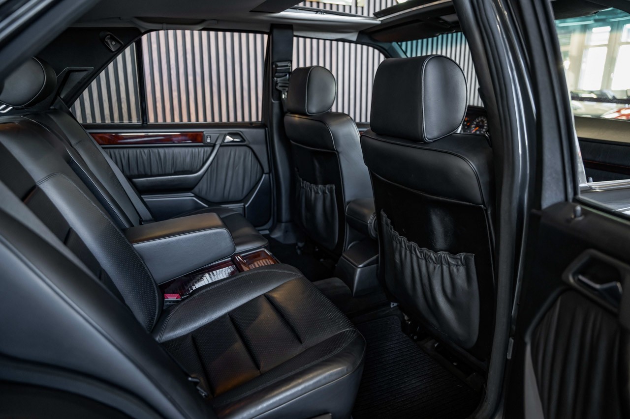 MERCEDES-BENZ E 500 Automatic-image-15