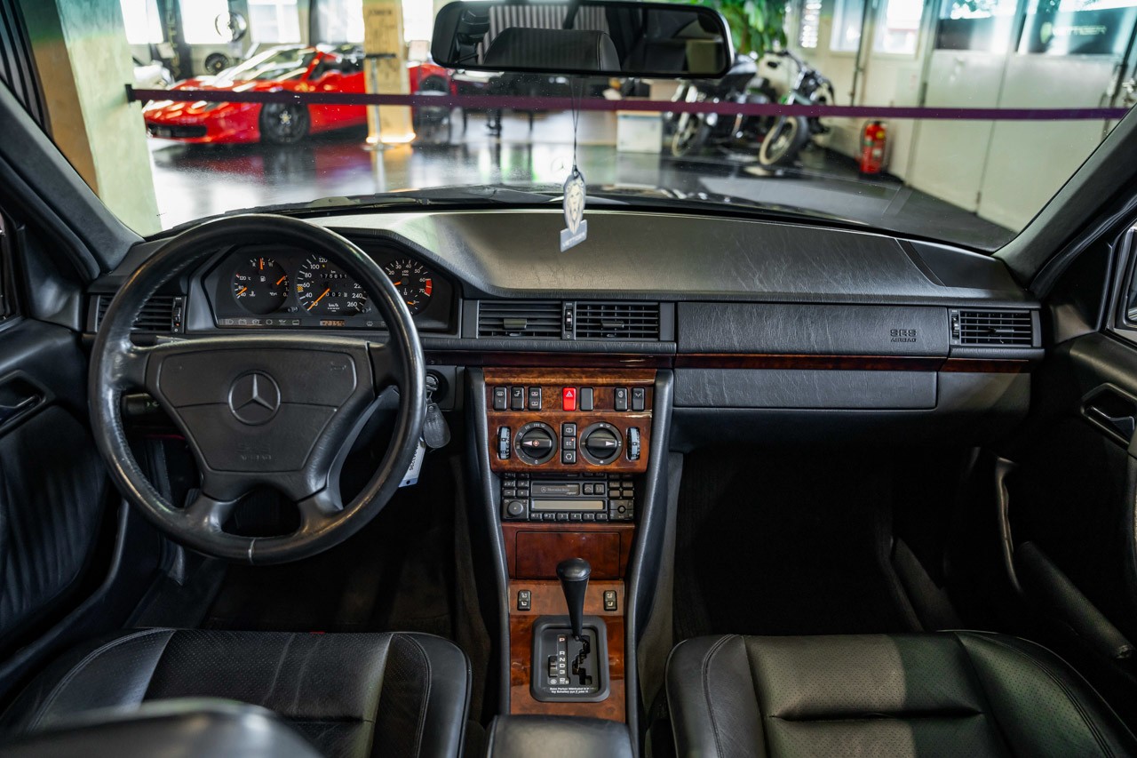 MERCEDES-BENZ E 500 Automatic-image-8