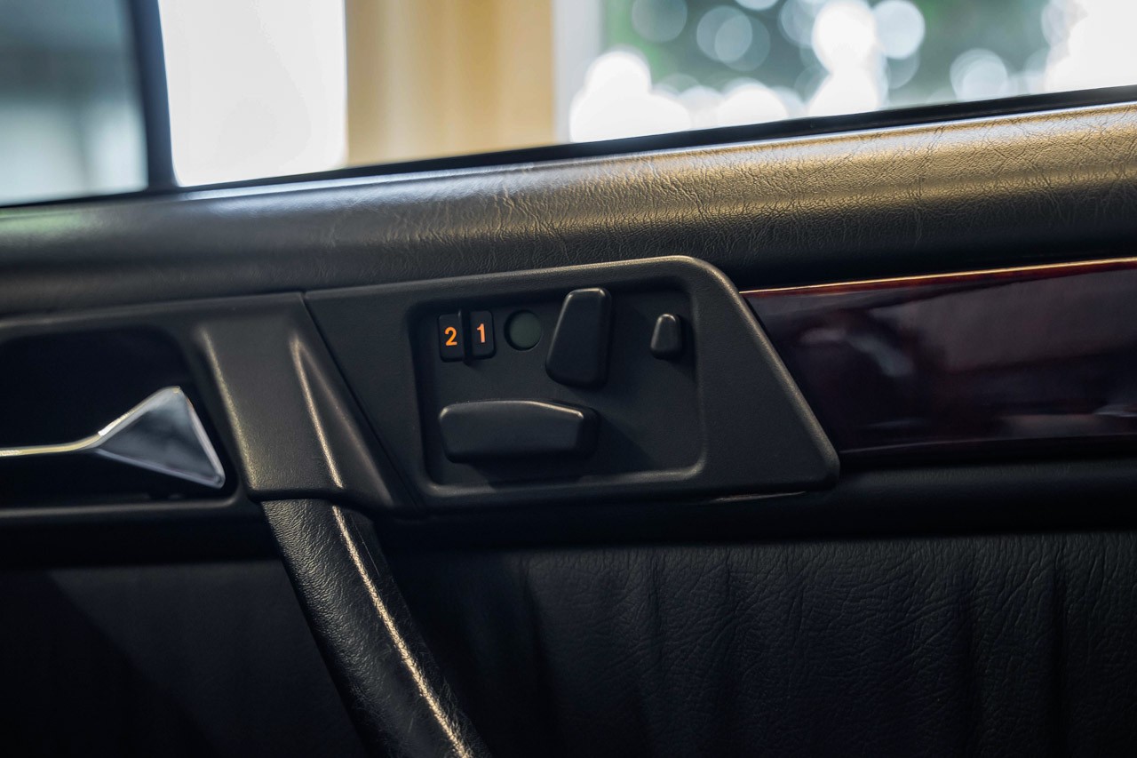 MERCEDES-BENZ E 500 Automatic-image-19