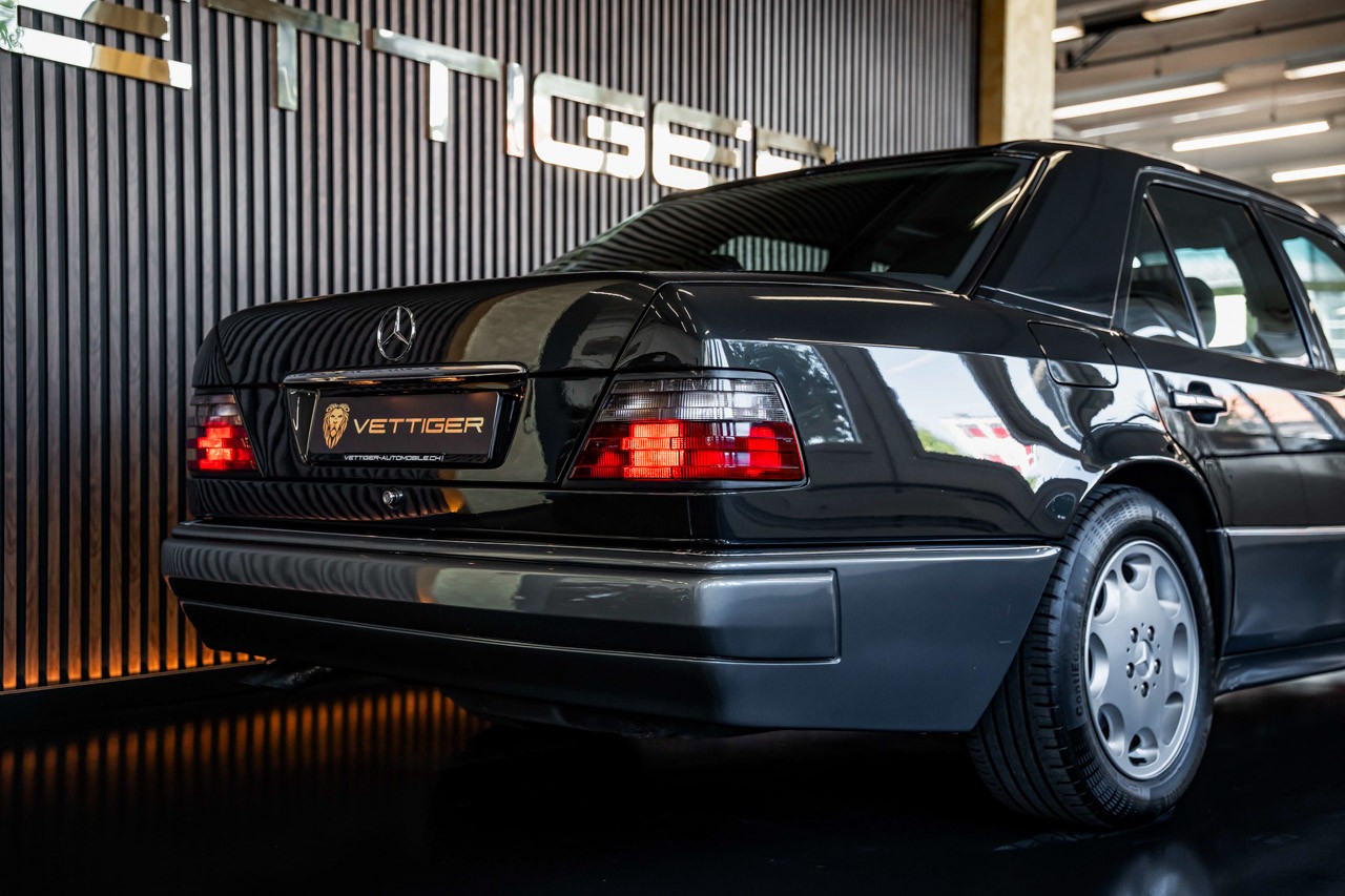 MERCEDES-BENZ E 500 Automatic-image-4