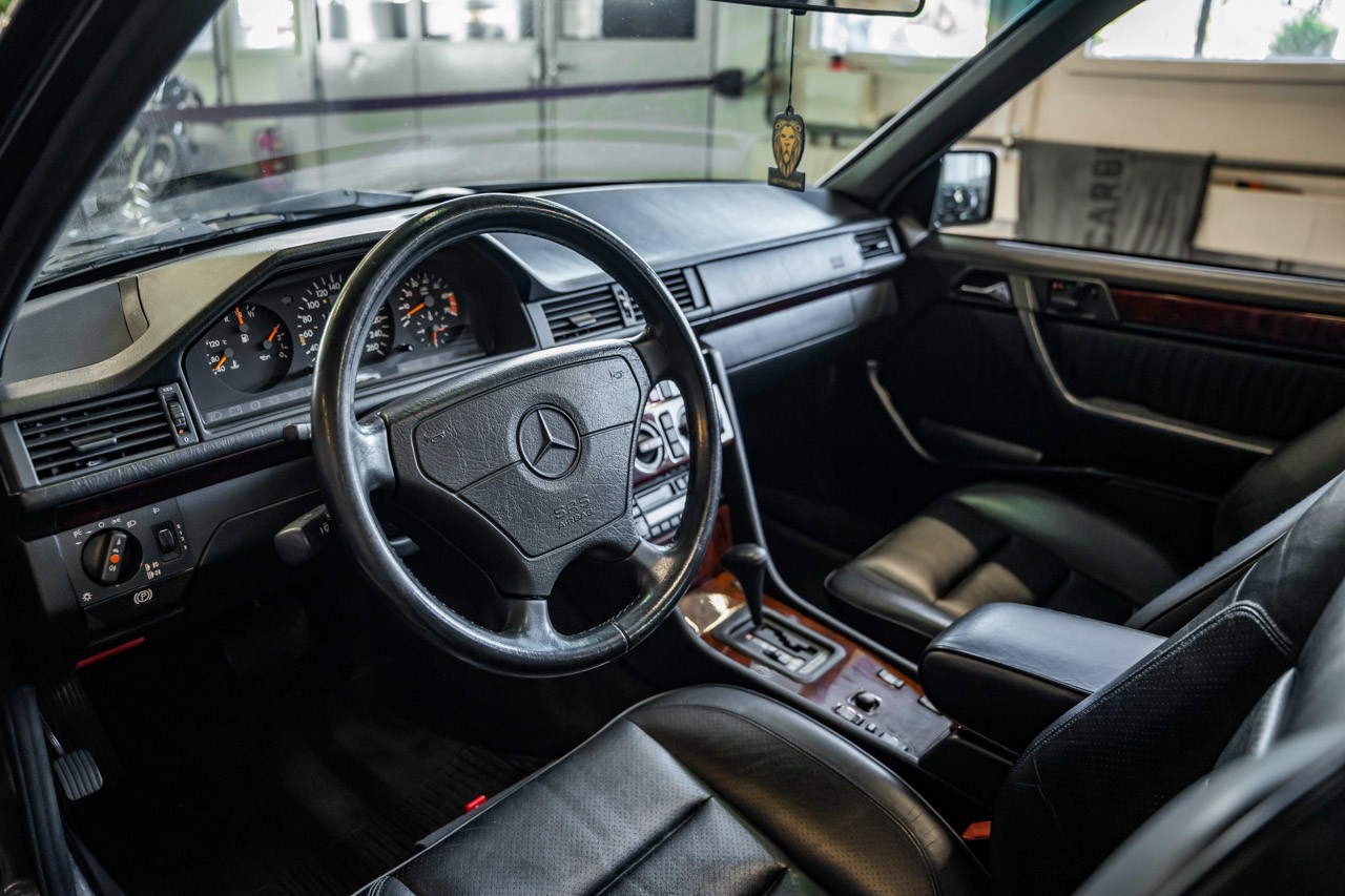 MERCEDES-BENZ E 500 Automatic-image-9