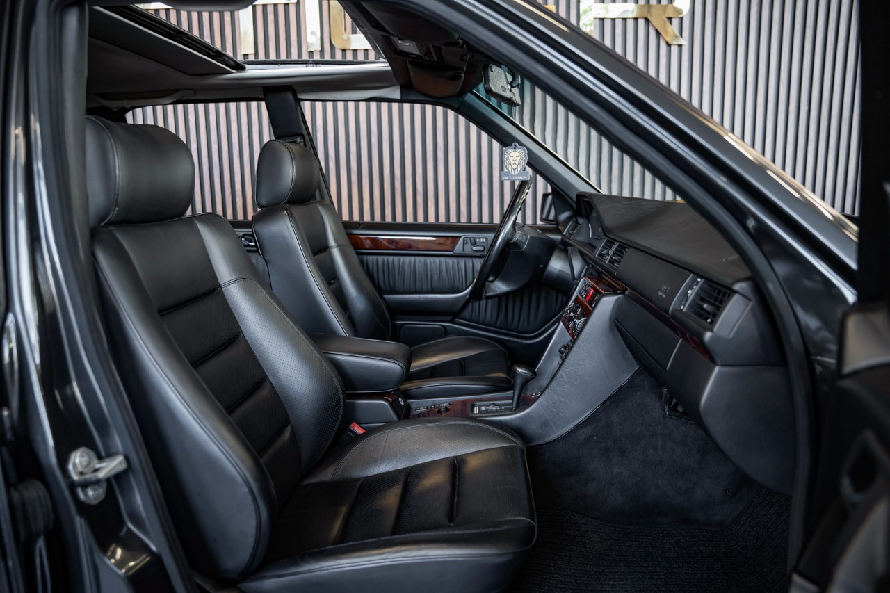 MERCEDES-BENZ E 500 Automatic-image-12