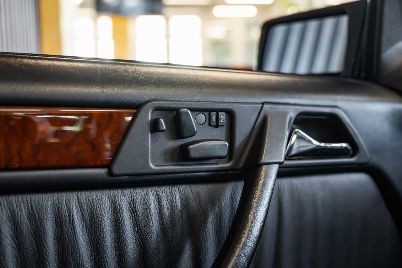 MERCEDES-BENZ E 500 Automatic-image-18