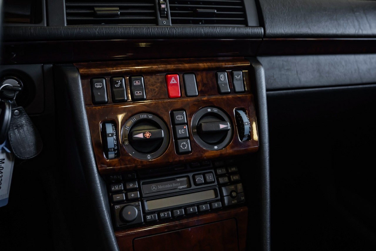 MERCEDES-BENZ E 500 Automatic-image-22