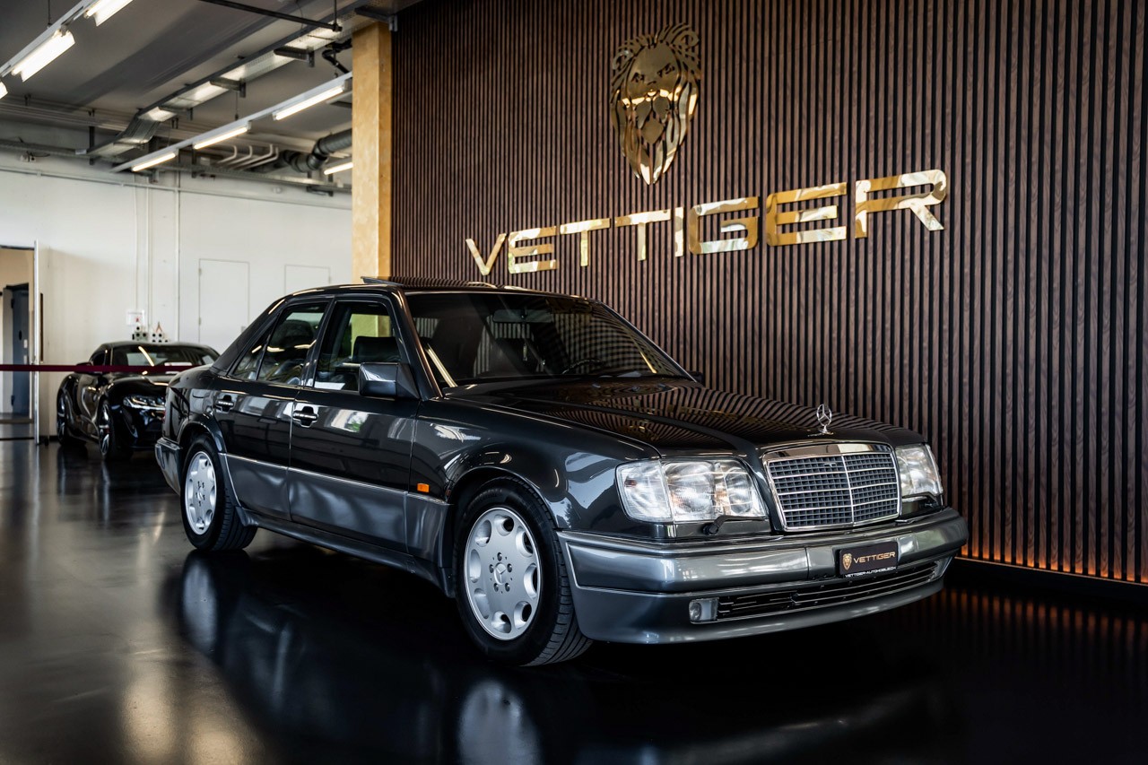 MERCEDES-BENZ E 500 Automatic-image-0