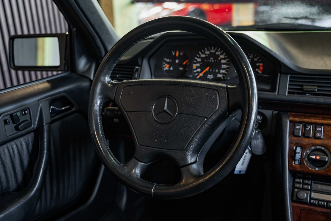 MERCEDES-BENZ E 500 Automatic-image-21