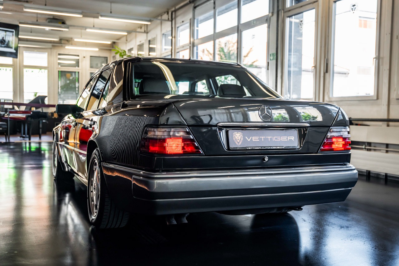 MERCEDES-BENZ E 500 Automatic-image-1