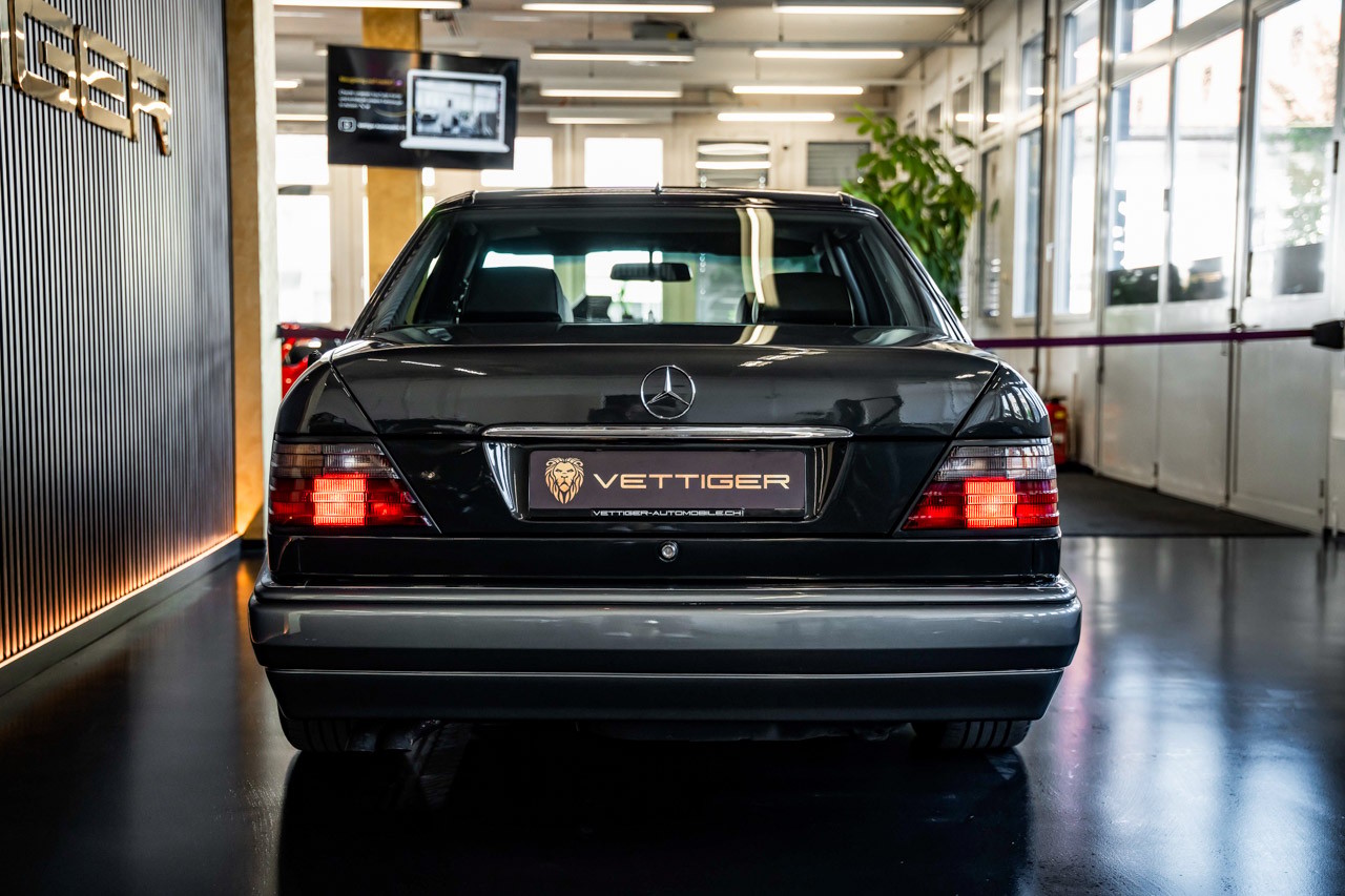 MERCEDES-BENZ E 500 Automatic-image-2