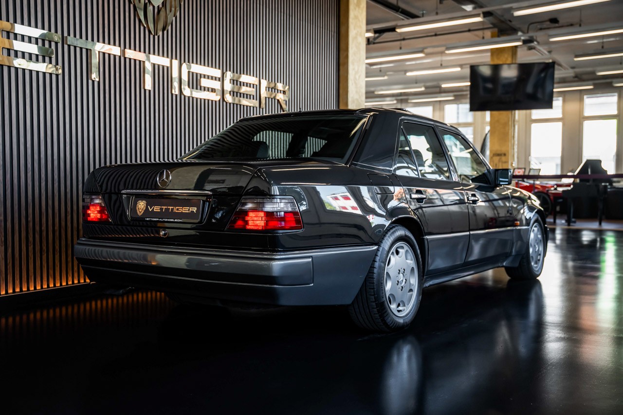 MERCEDES-BENZ E 500 Automatic-image-3