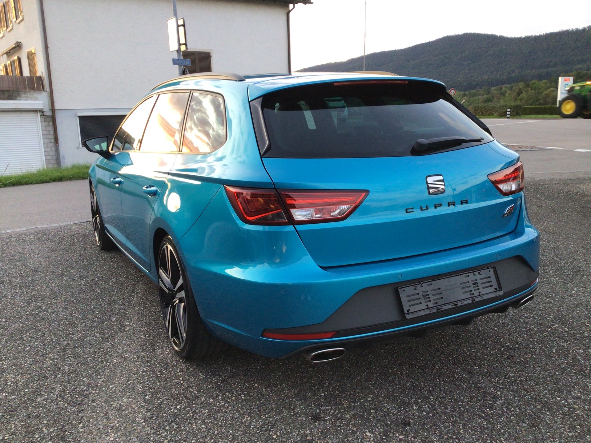 SEAT Leon ST 2.0 TSI Cupra 290 DSG-image-3