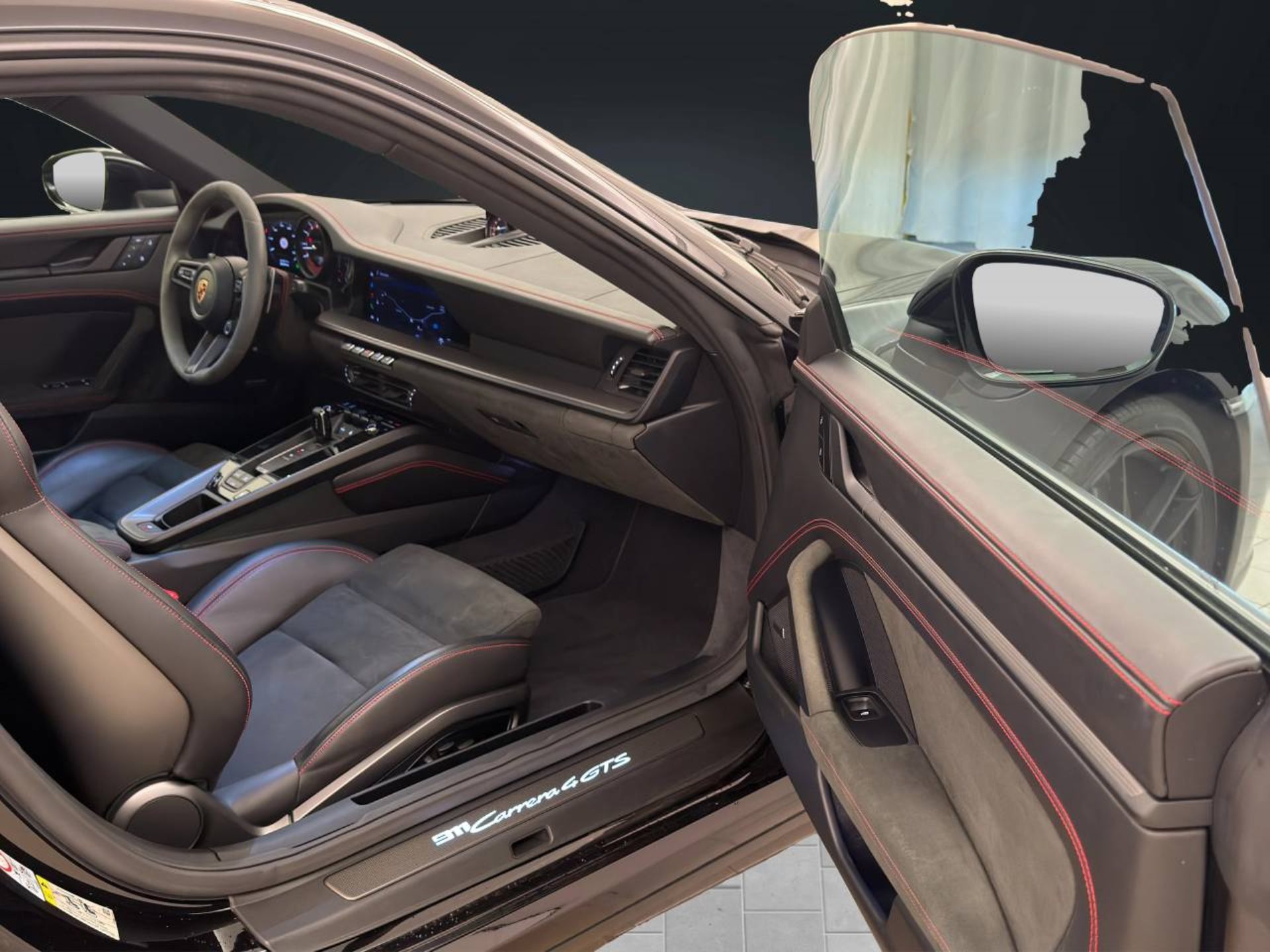 PORSCHE 911 Carrera 4 GTS-image-17
