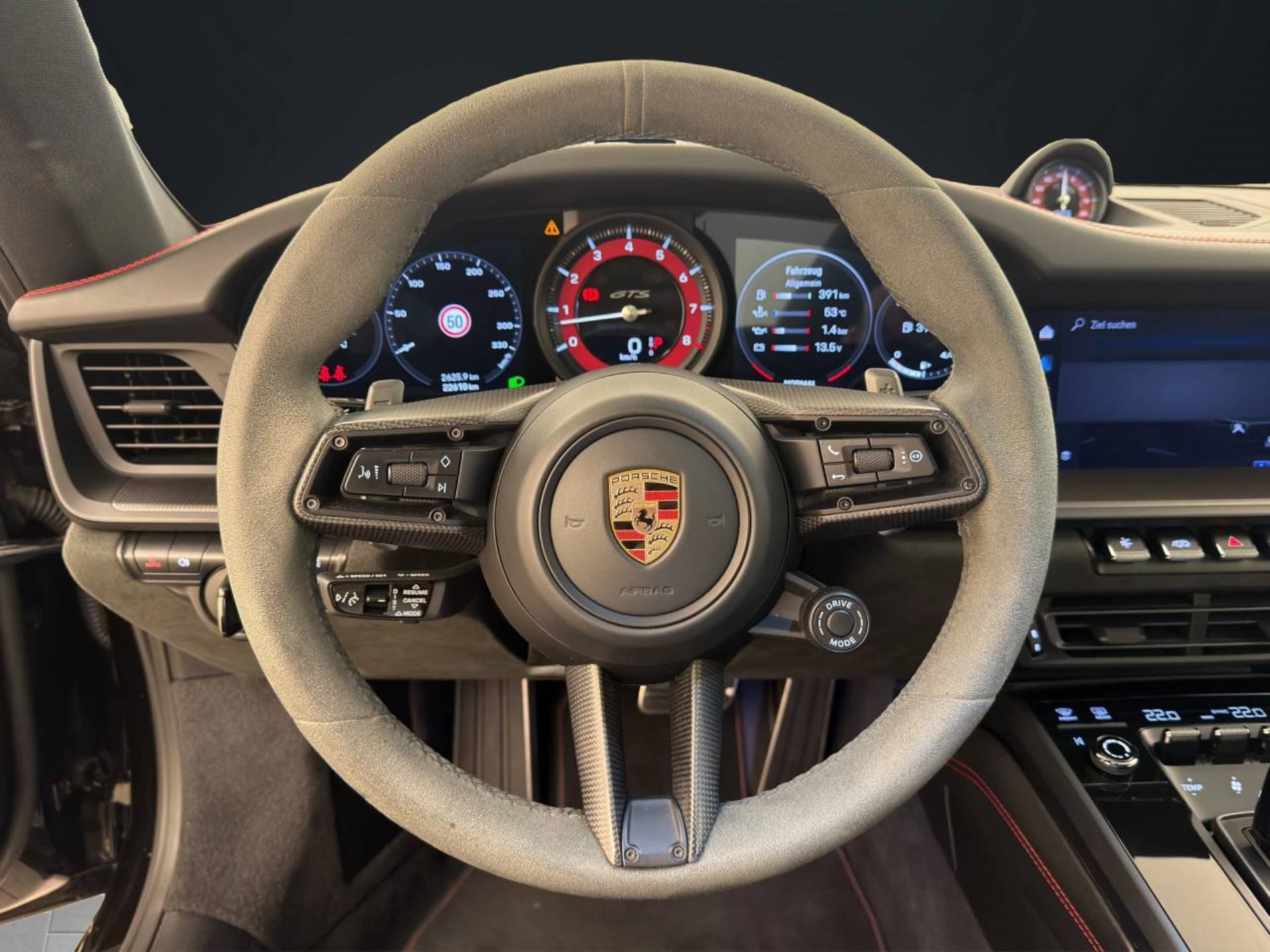 PORSCHE 911 Carrera 4 GTS-image-12