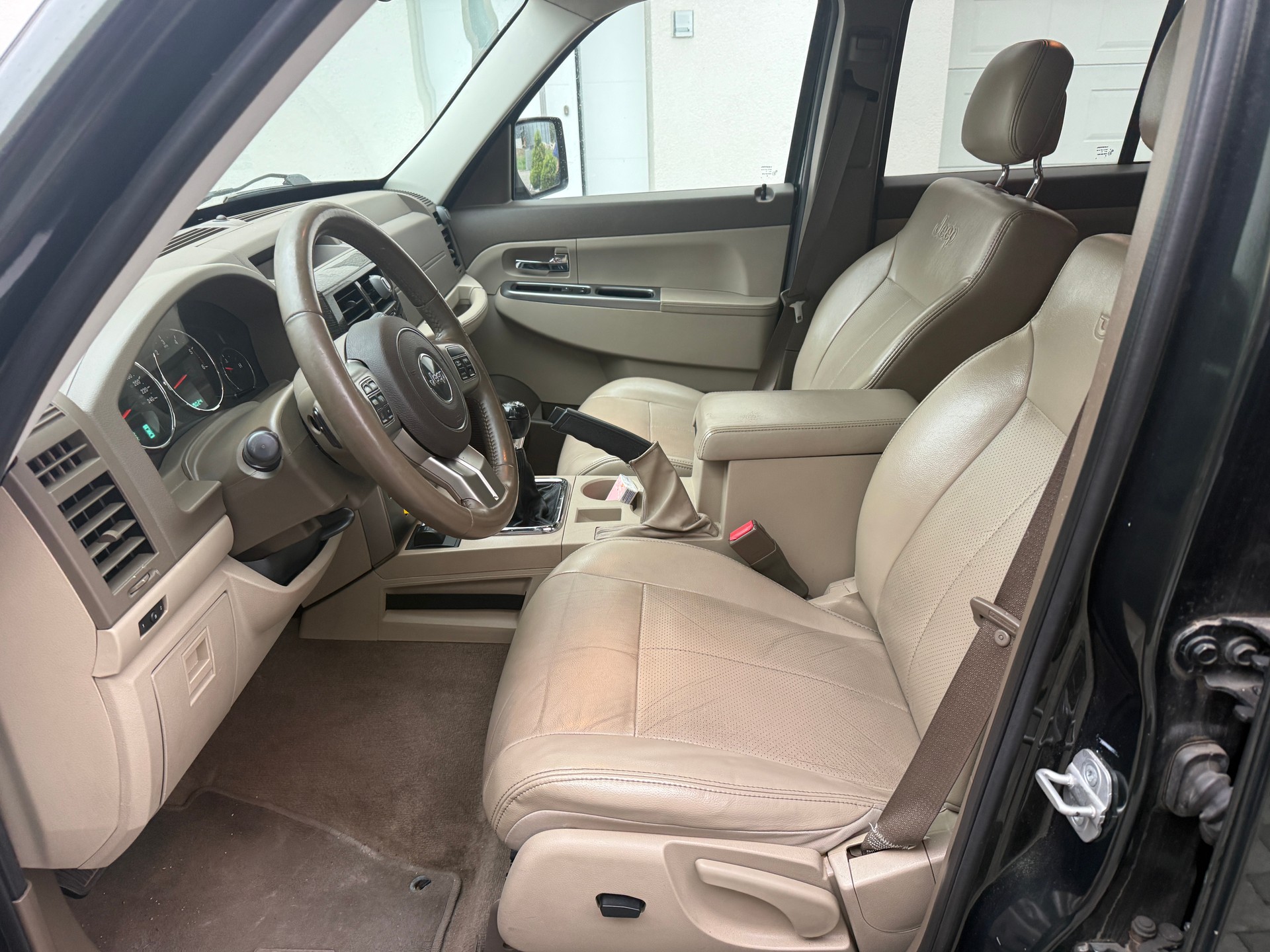 JEEP Cherokee 2.8 CRD Limited Automatic-image-13
