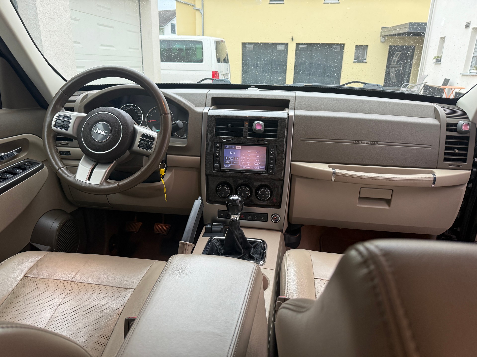 JEEP Cherokee 2.8 CRD Limited Automatic-image-8