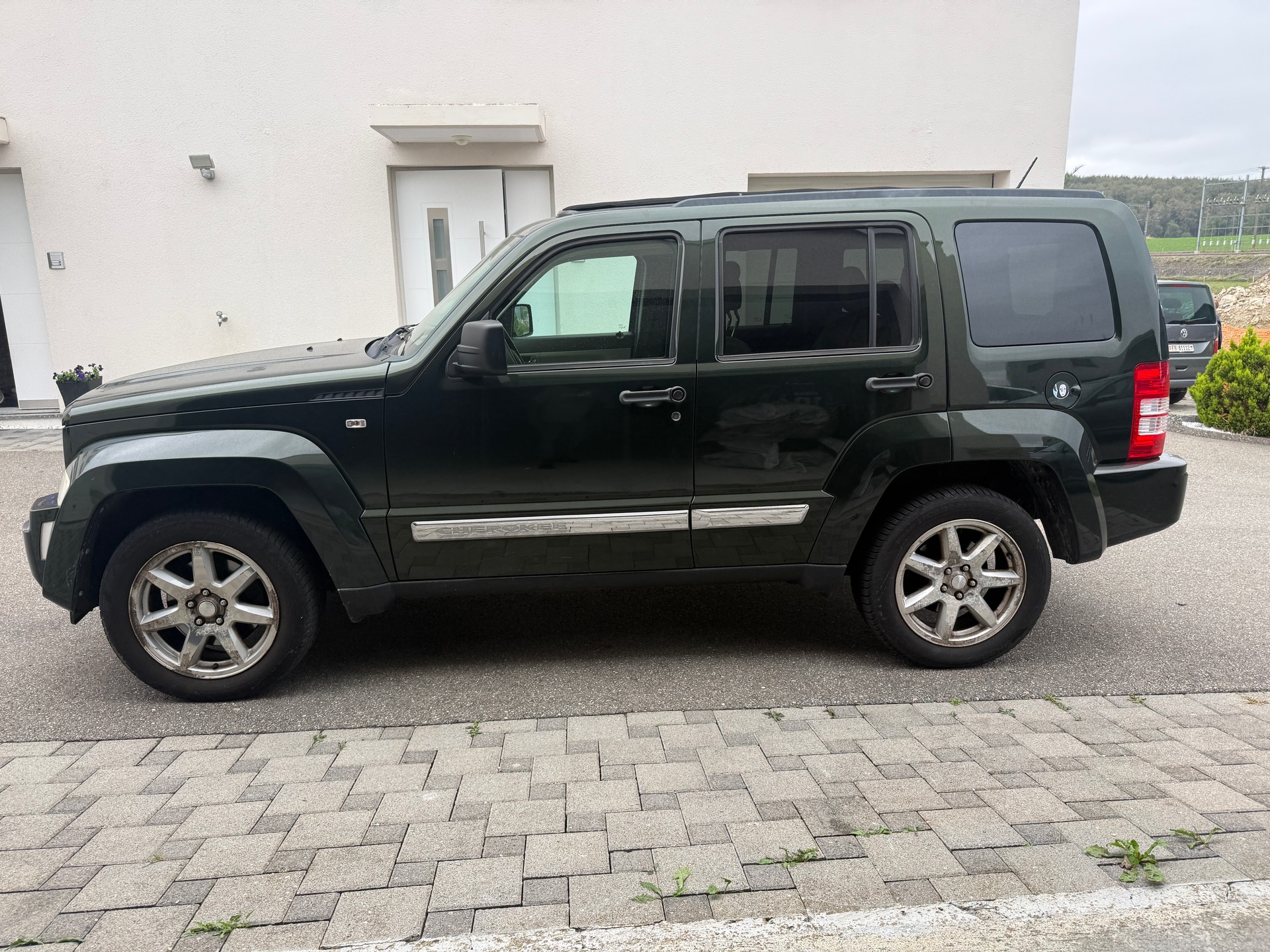 JEEP Cherokee 2.8 CRD Limited Automatic-image-5