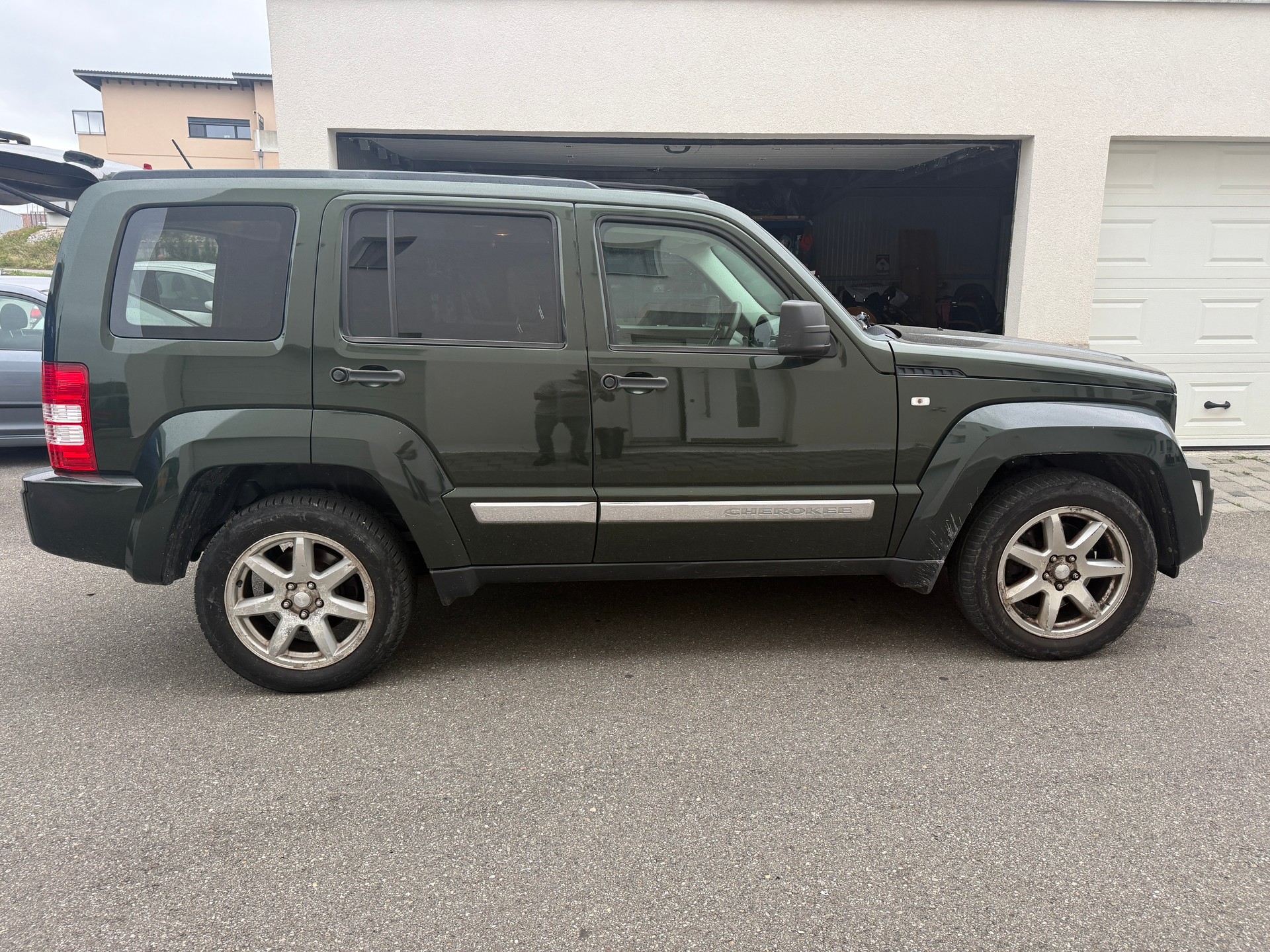JEEP Cherokee 2.8 CRD Limited Automatic-image-6