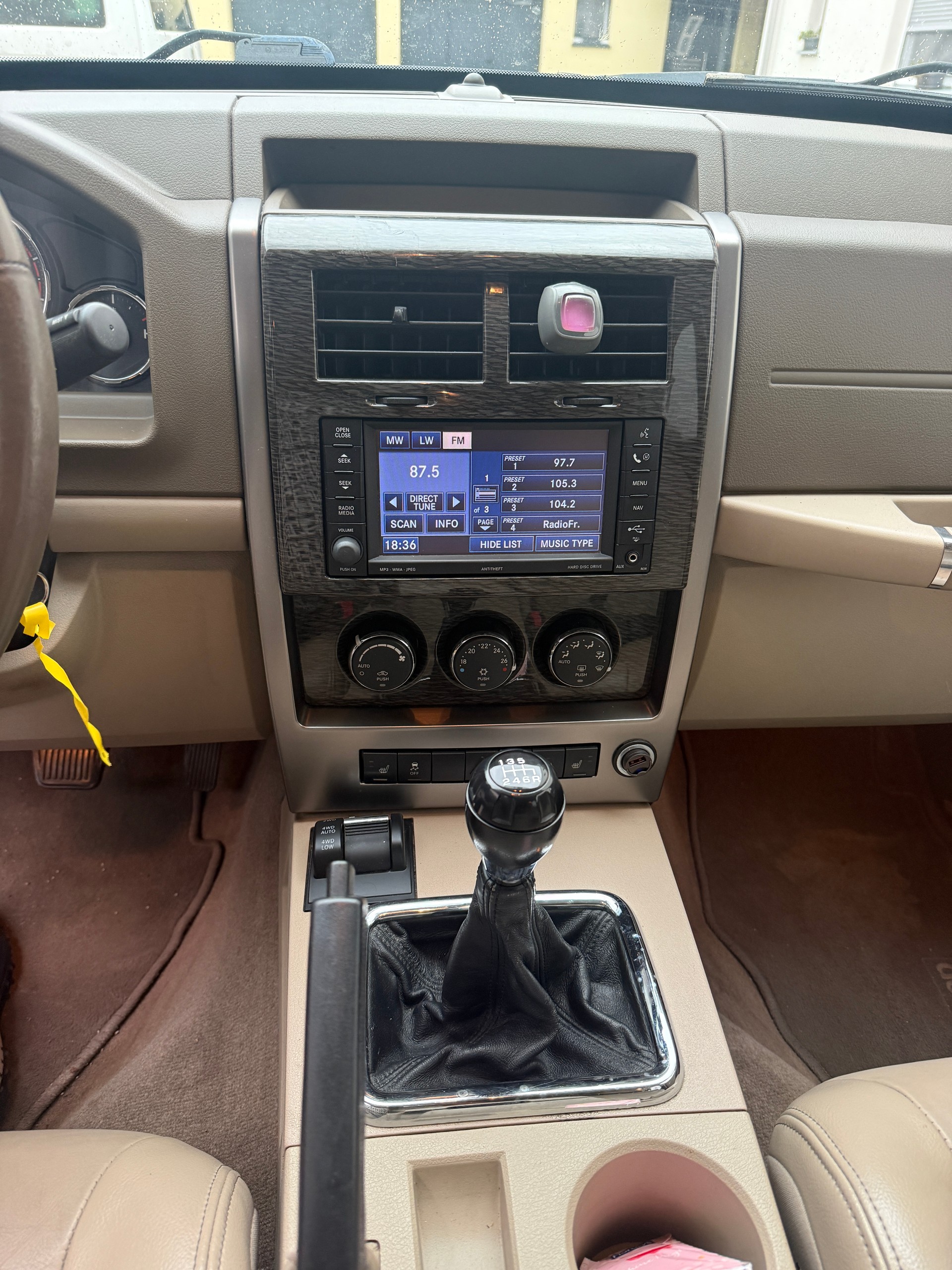 JEEP Cherokee 2.8 CRD Limited Automatic-image-14