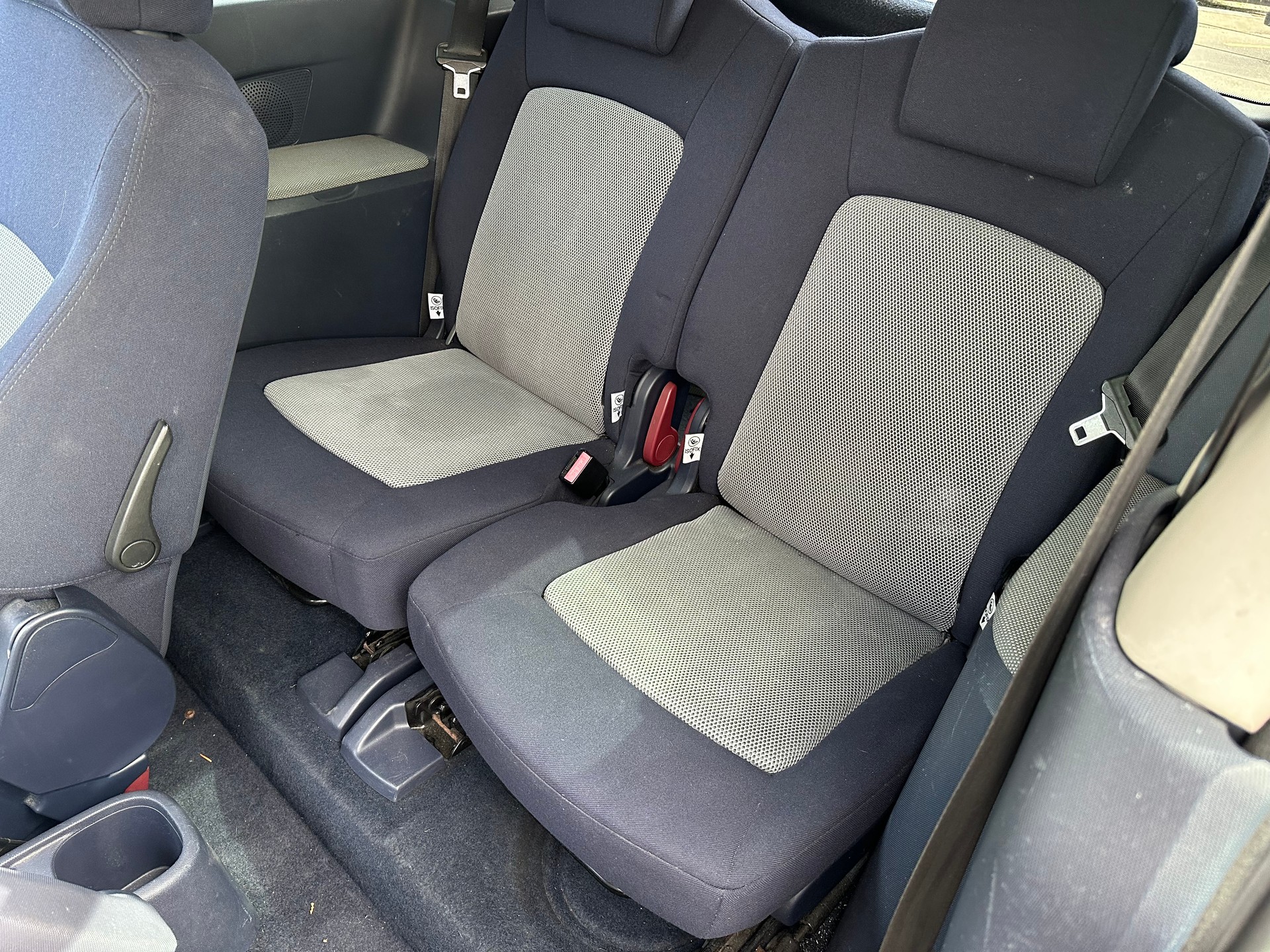 PEUGEOT 1007 1.4 HDI Trendy-image-8