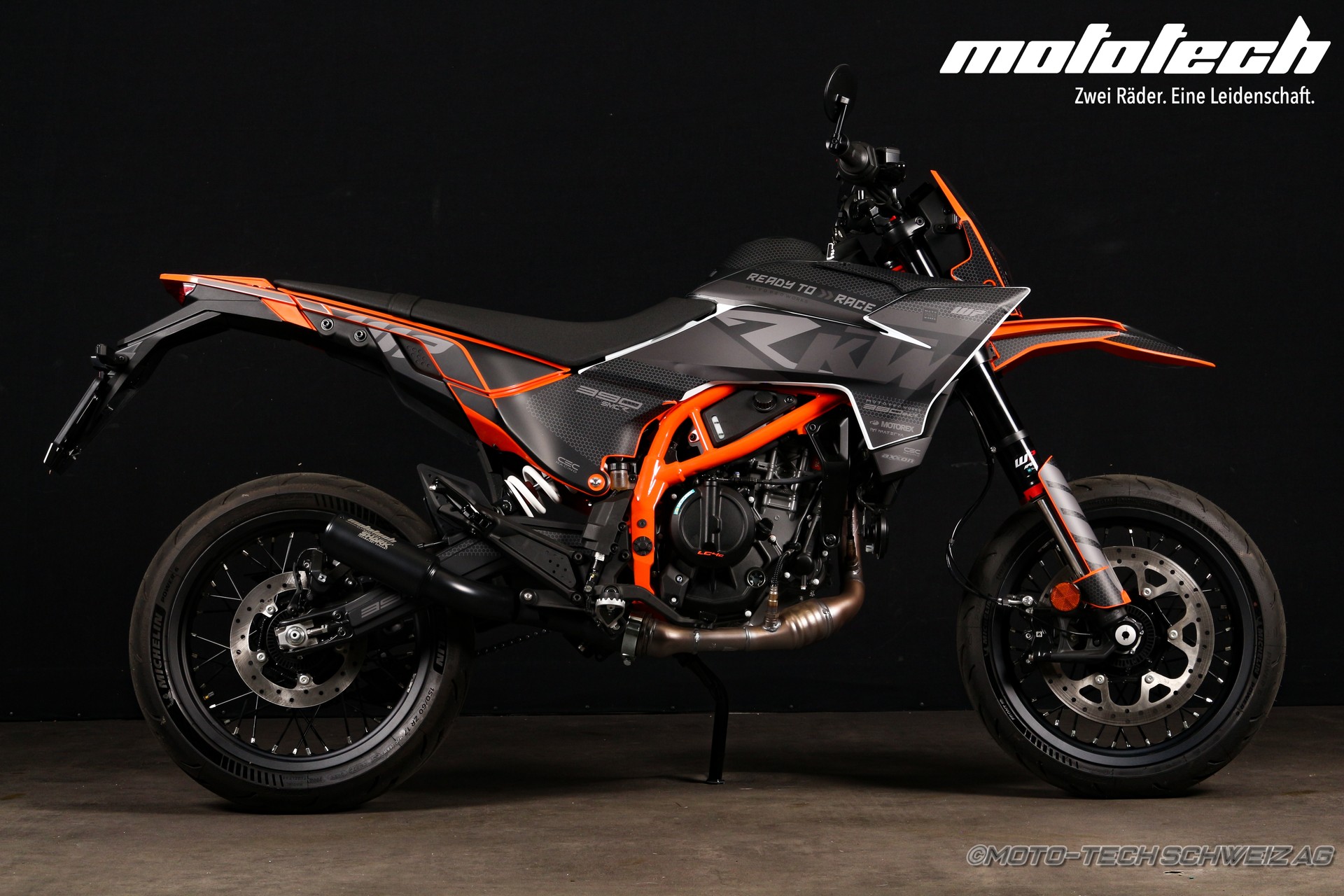 KTM 390 SMC R-showroom-element-1