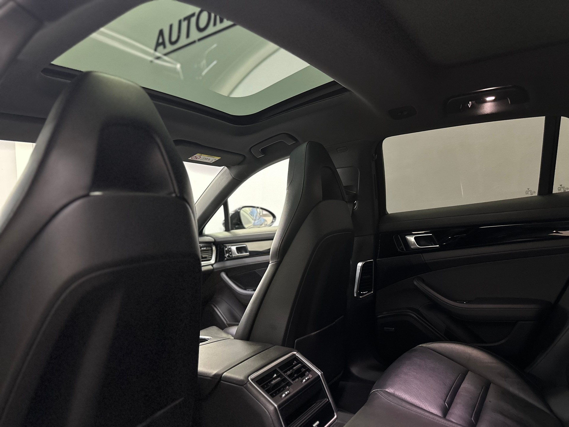 PORSCHE Panamera 4 E-Hybrid Sport Turismo PDK-image-16