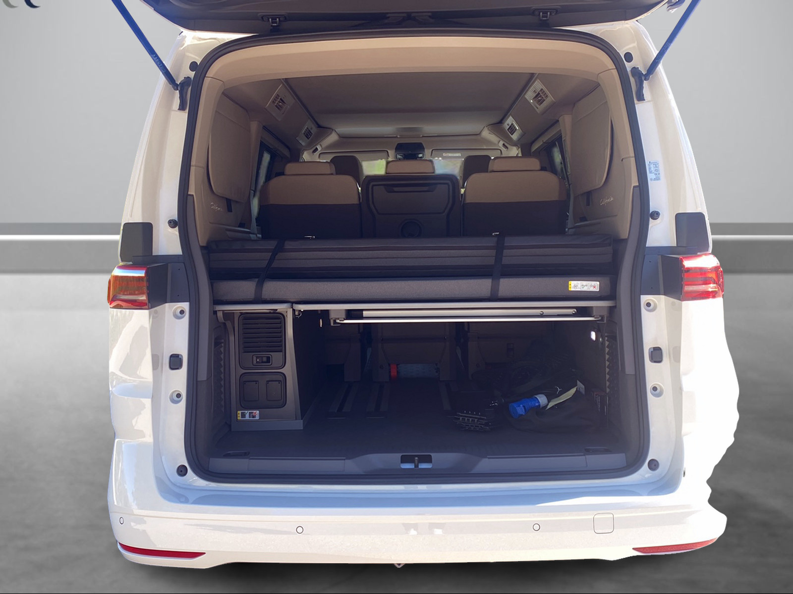 VW California 2.0 TDI Beach Tour Liberty-image-9