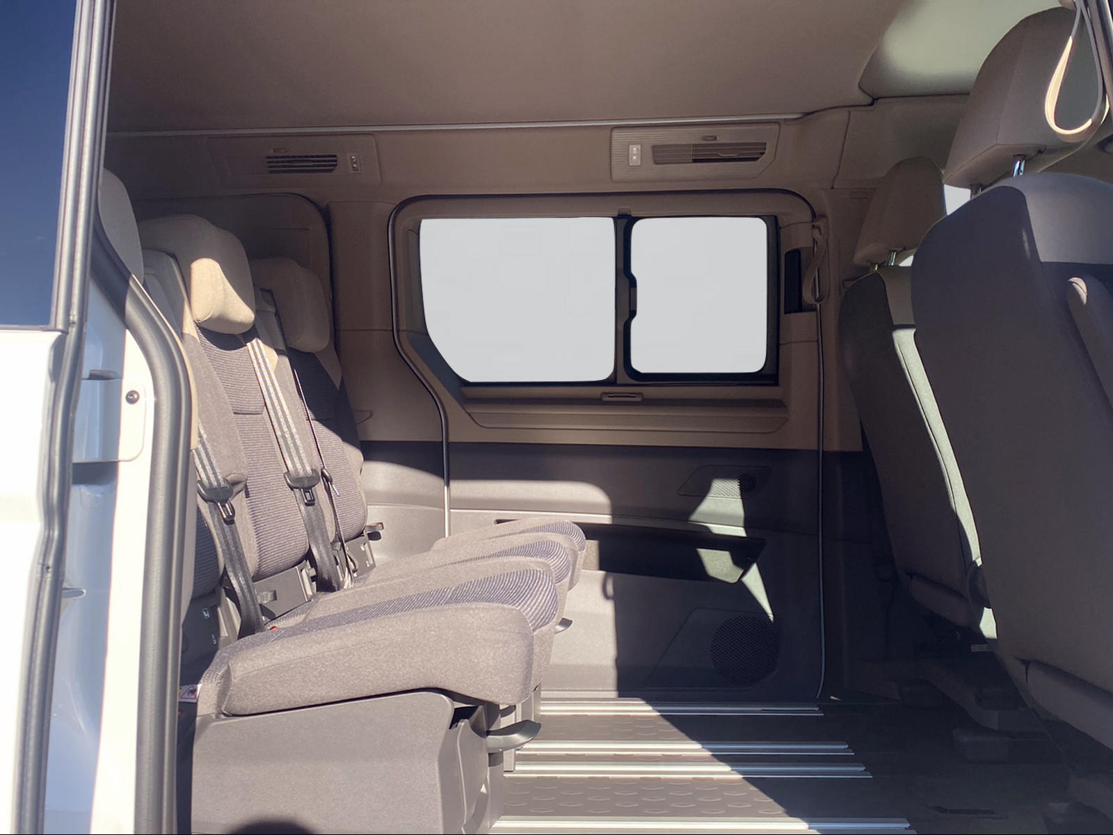 VW California 2.0 TDI Beach Tour Liberty-image-17