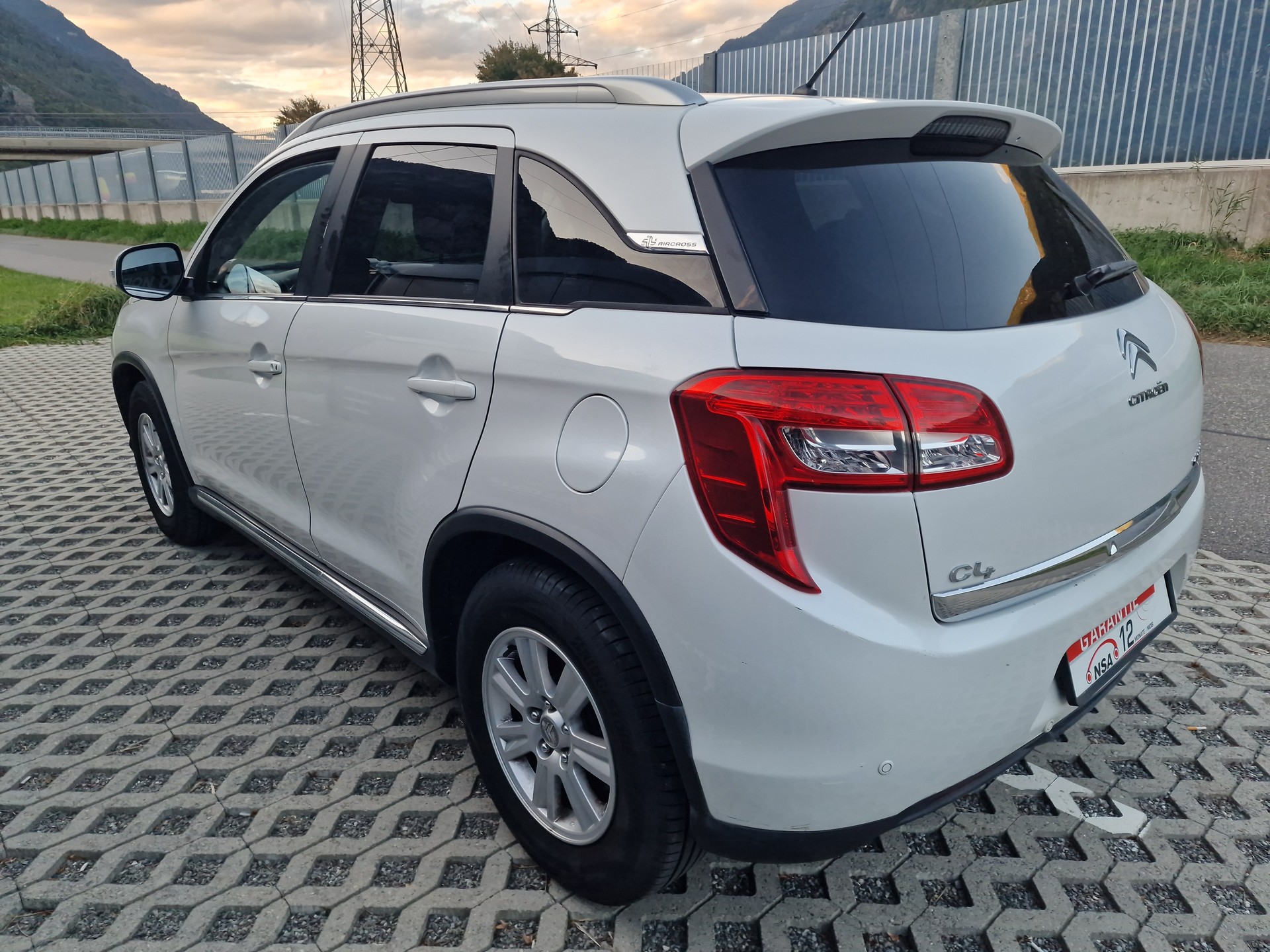 CITROEN C4 Aircross 1.6 HDi Exclusive 4WD-image-3