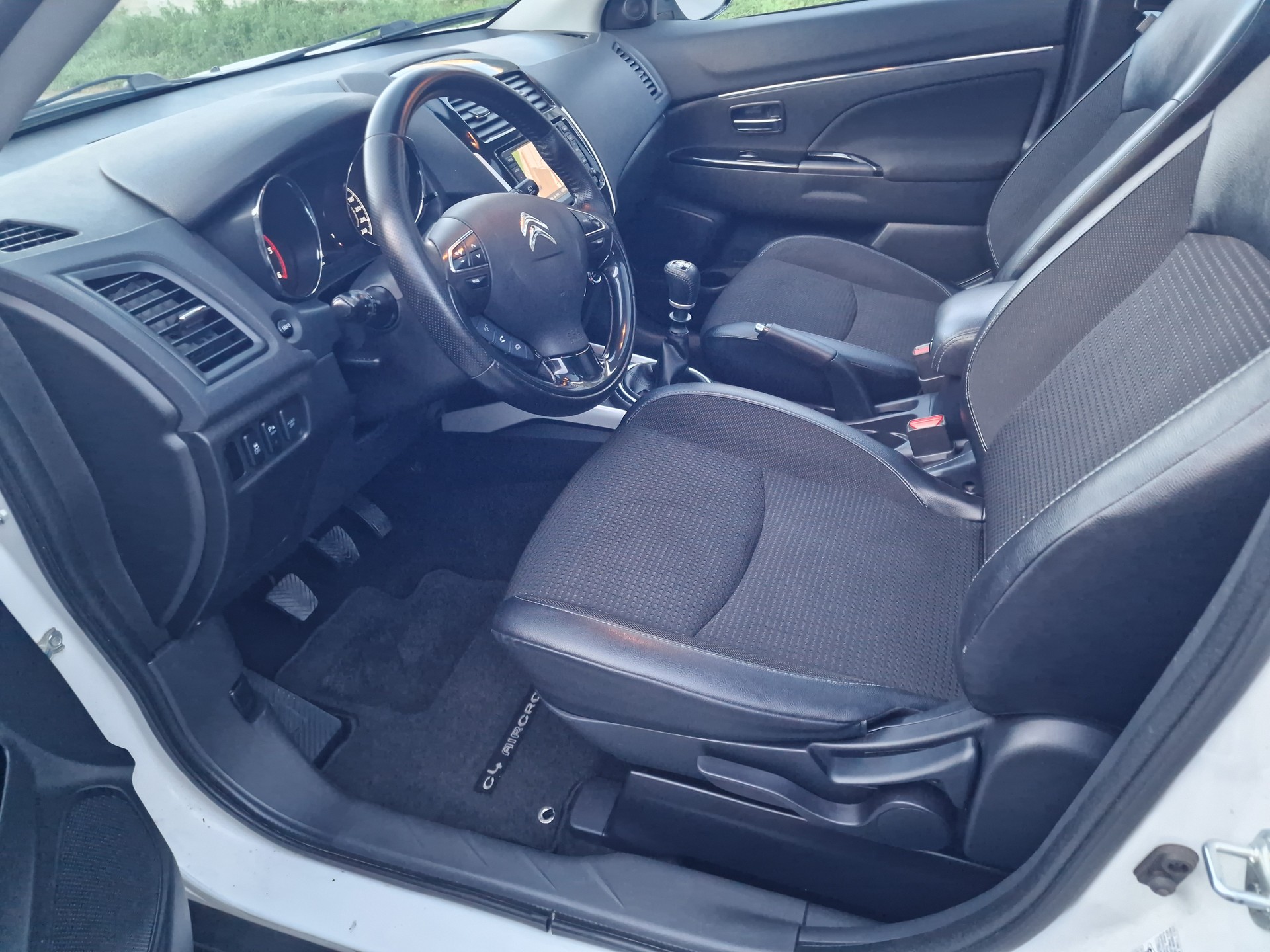 CITROEN C4 Aircross 1.6 HDi Exclusive 4WD-image-6