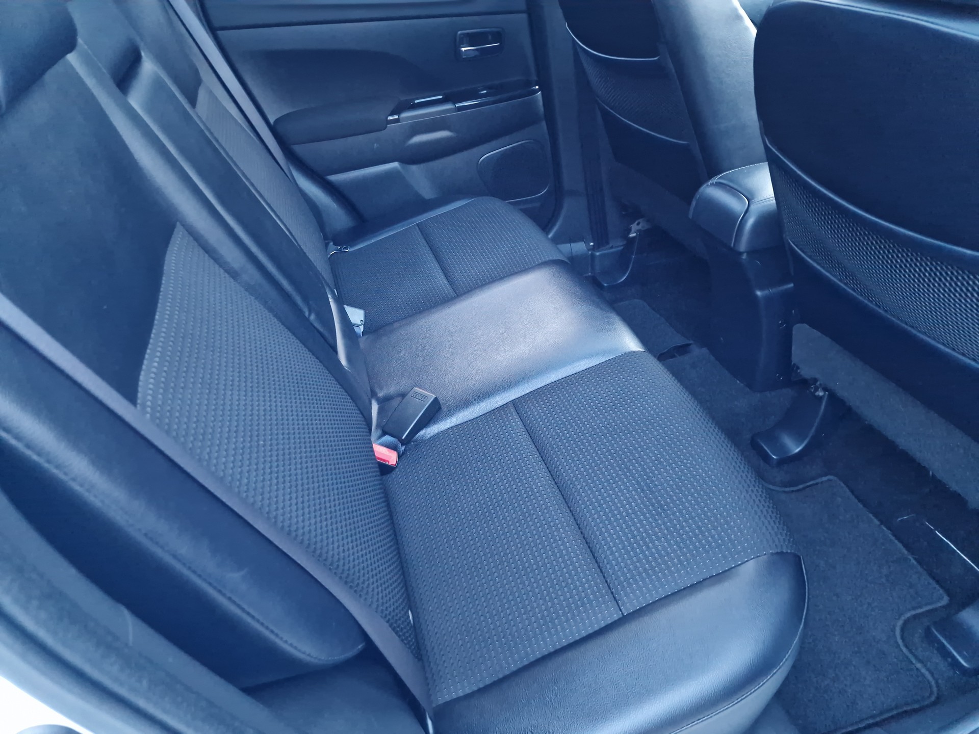 CITROEN C4 Aircross 1.6 HDi Exclusive 4WD-image-8