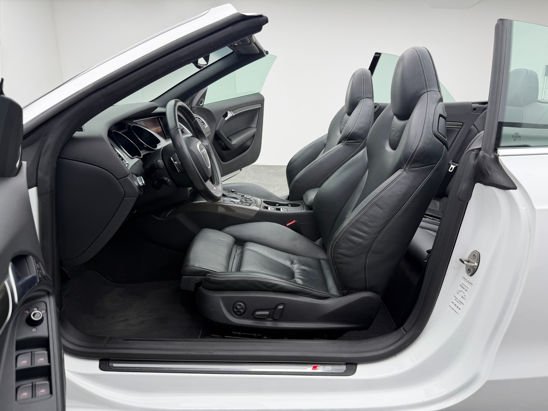 AUDI S5 Cabrio 3.0 TFSI quattro Ibis White S-tronic / RF-Kamera / Leder / Carbonpaket / B&O Soundsystem /-image-5