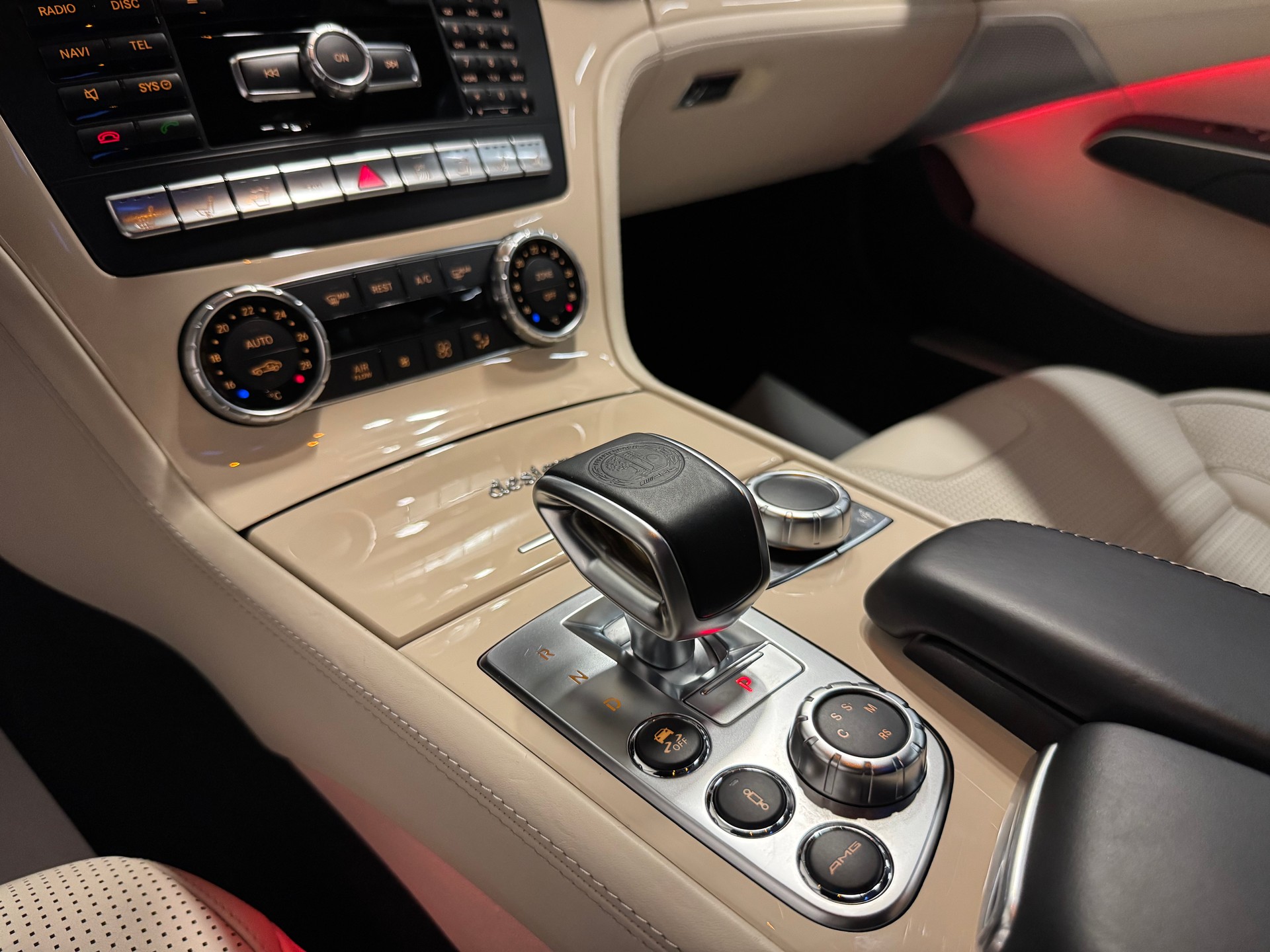 MERCEDES-BENZ SL 63 AMG Speedshift Designo-image-26