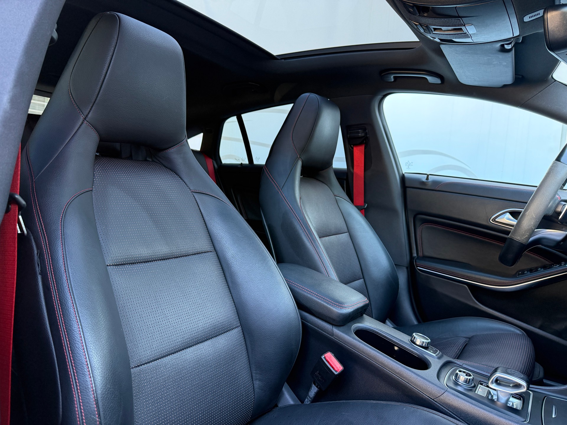 MERCEDES-BENZ CLA Shooting Brake 45 AMG 4Matic Speedshift-image-14