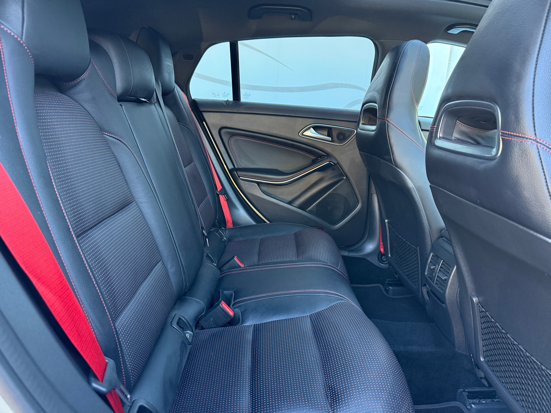 MERCEDES-BENZ CLA Shooting Brake 45 AMG 4Matic Speedshift-image-15