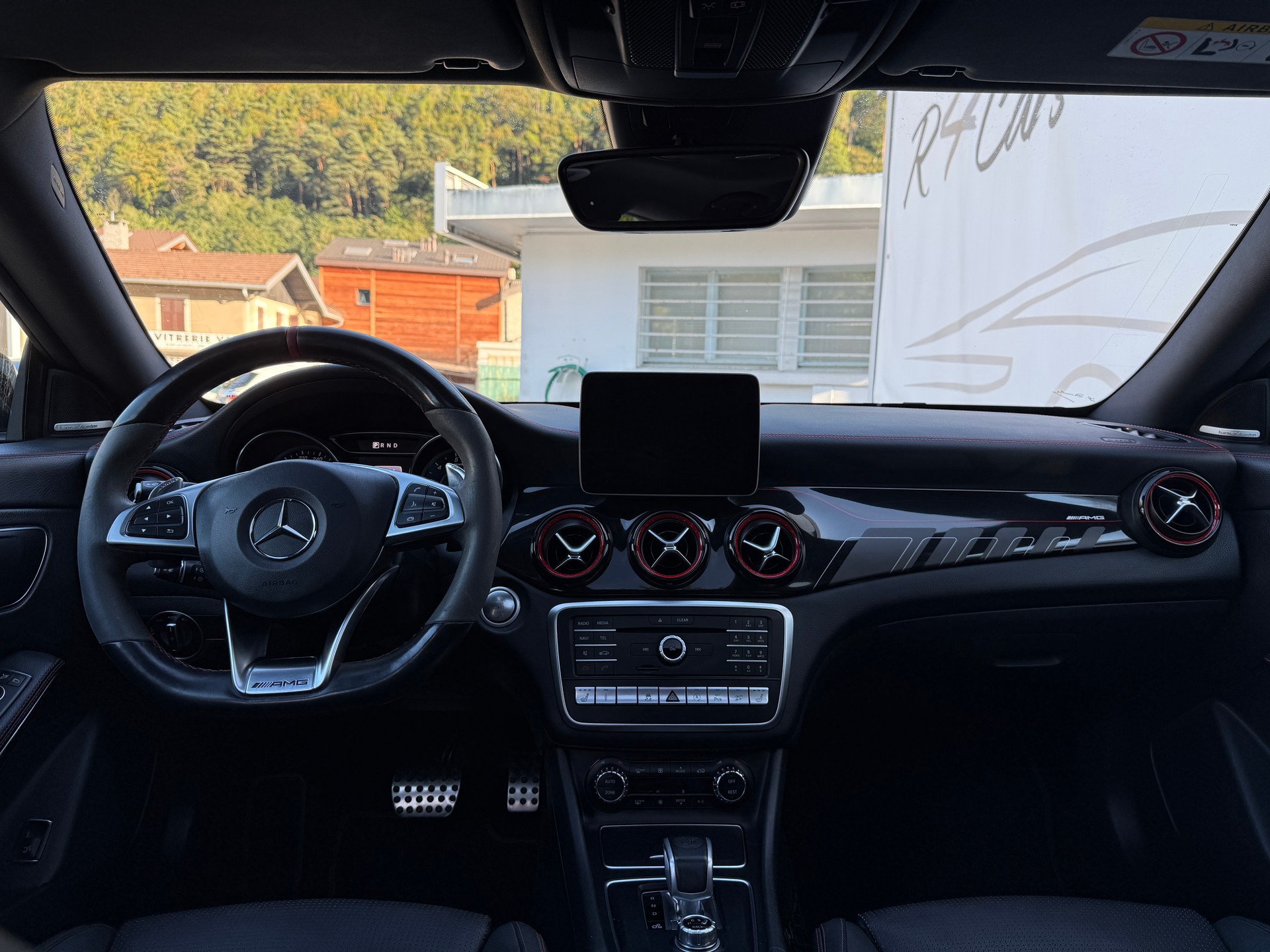 MERCEDES-BENZ CLA Shooting Brake 45 AMG 4Matic Speedshift-image-13