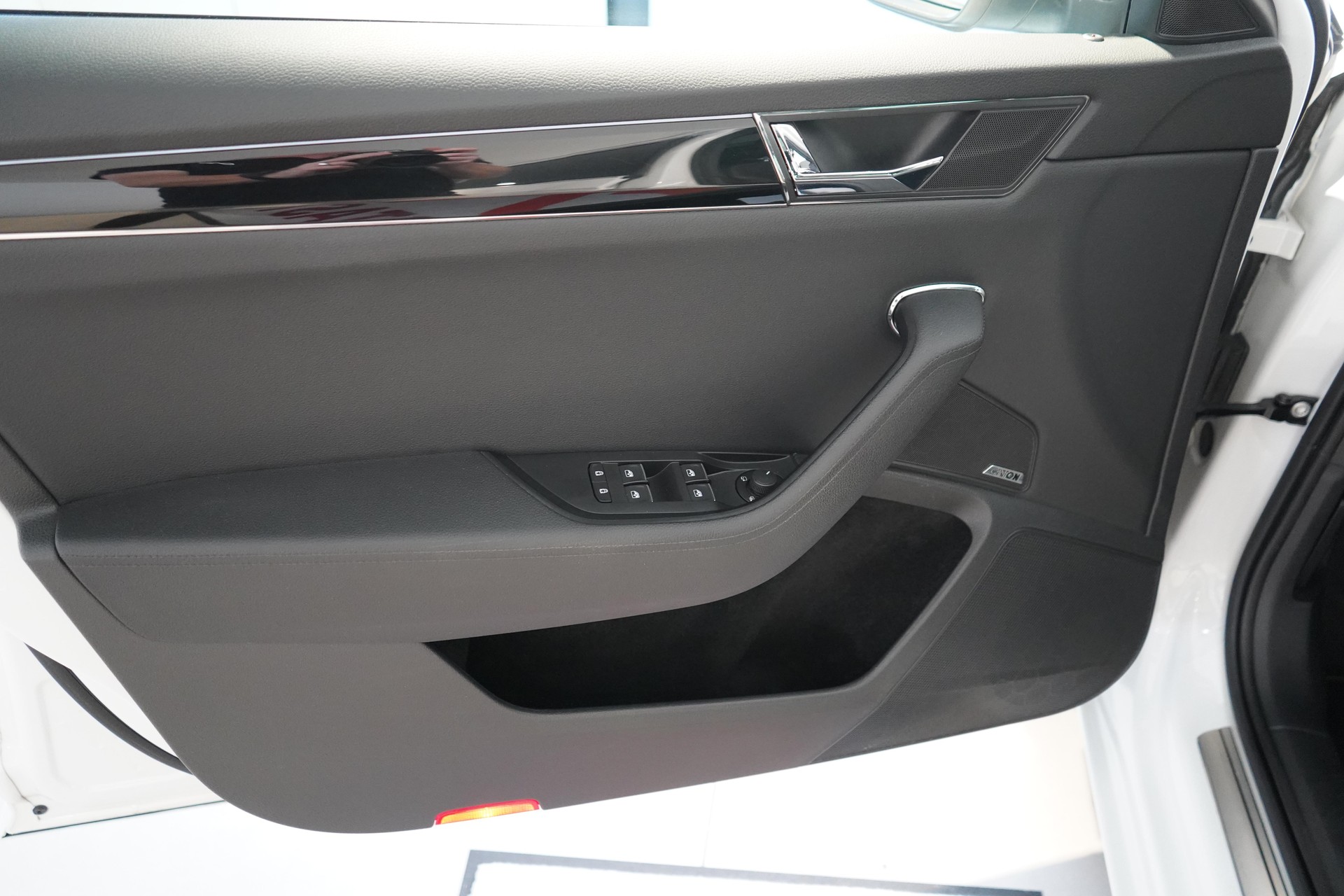 SKODA Superb Combi 2.0 TSI L & K 4x4 DSG-image-20