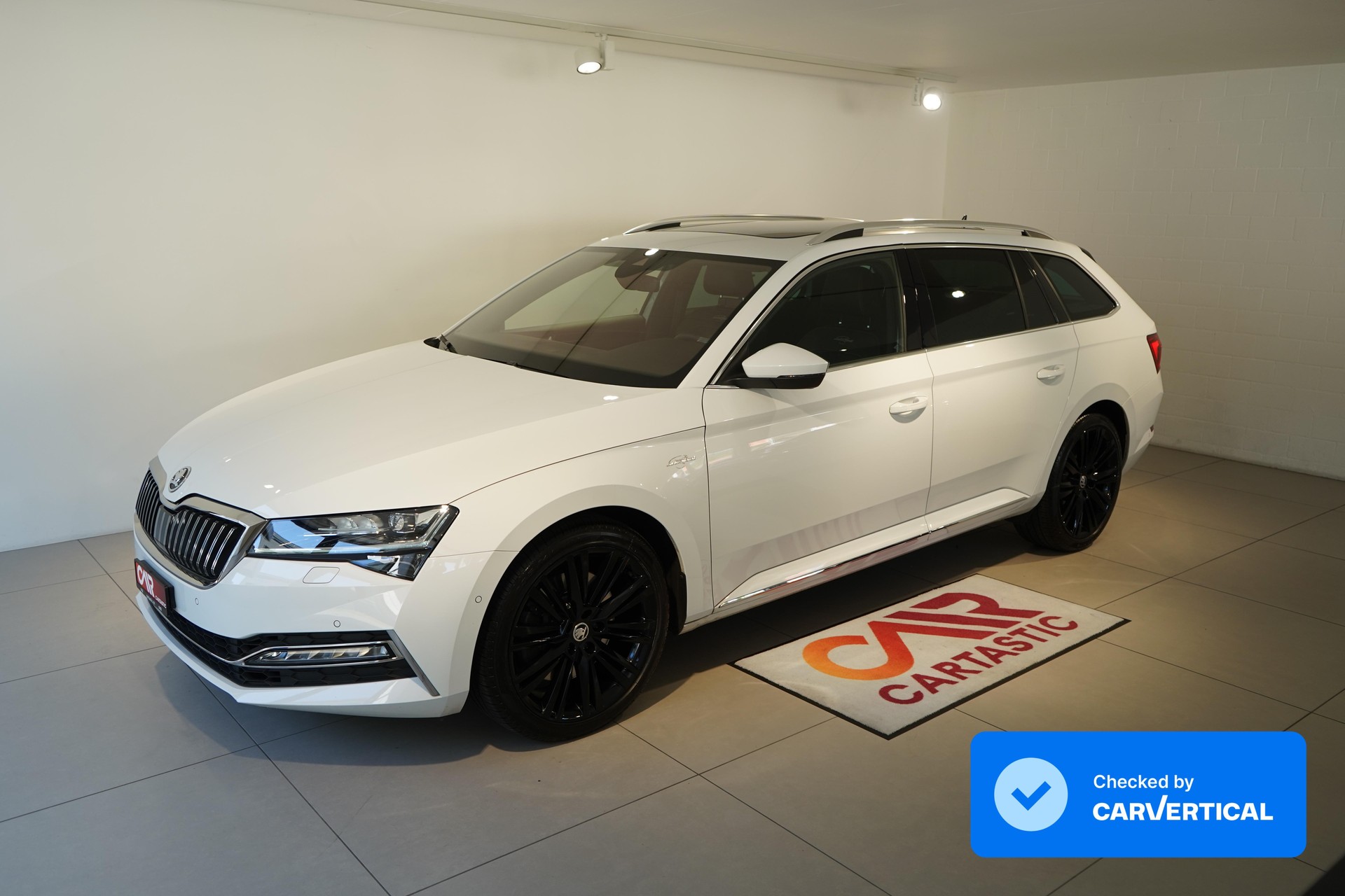 SKODA Superb Combi 2.0 TSI L & K 4x4 DSG-image-0