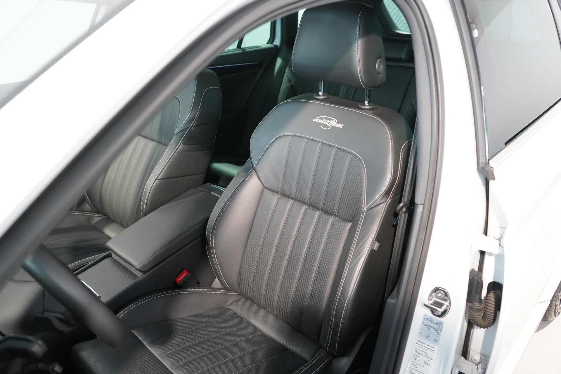 SKODA Superb Combi 2.0 TSI L & K 4x4 DSG-image-5