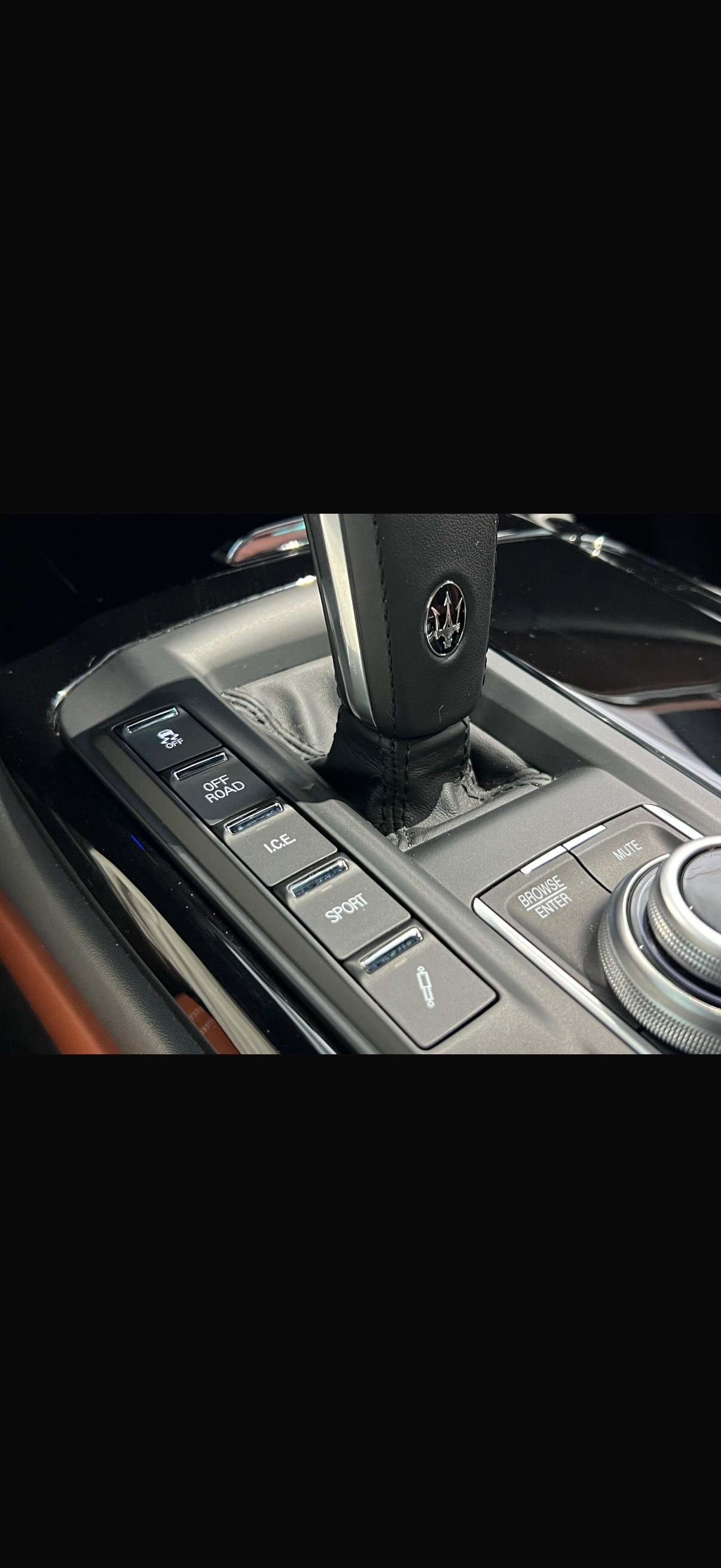 MASERATI Levante S 3.0 V6 GranLusso Automatica-image-25