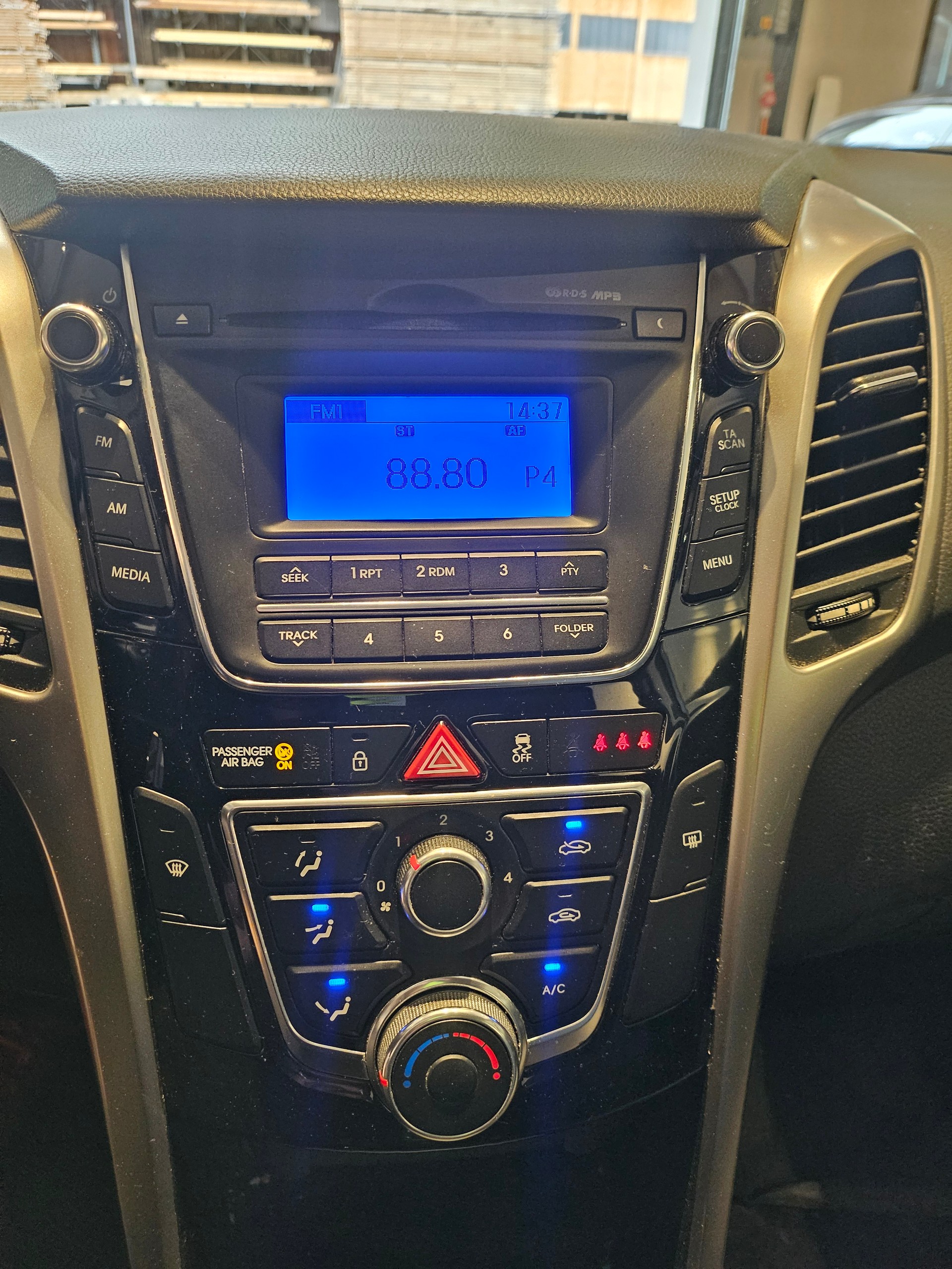 HYUNDAI i30 1.4 Comfort đ„frisch ab MFKđ„-image-21