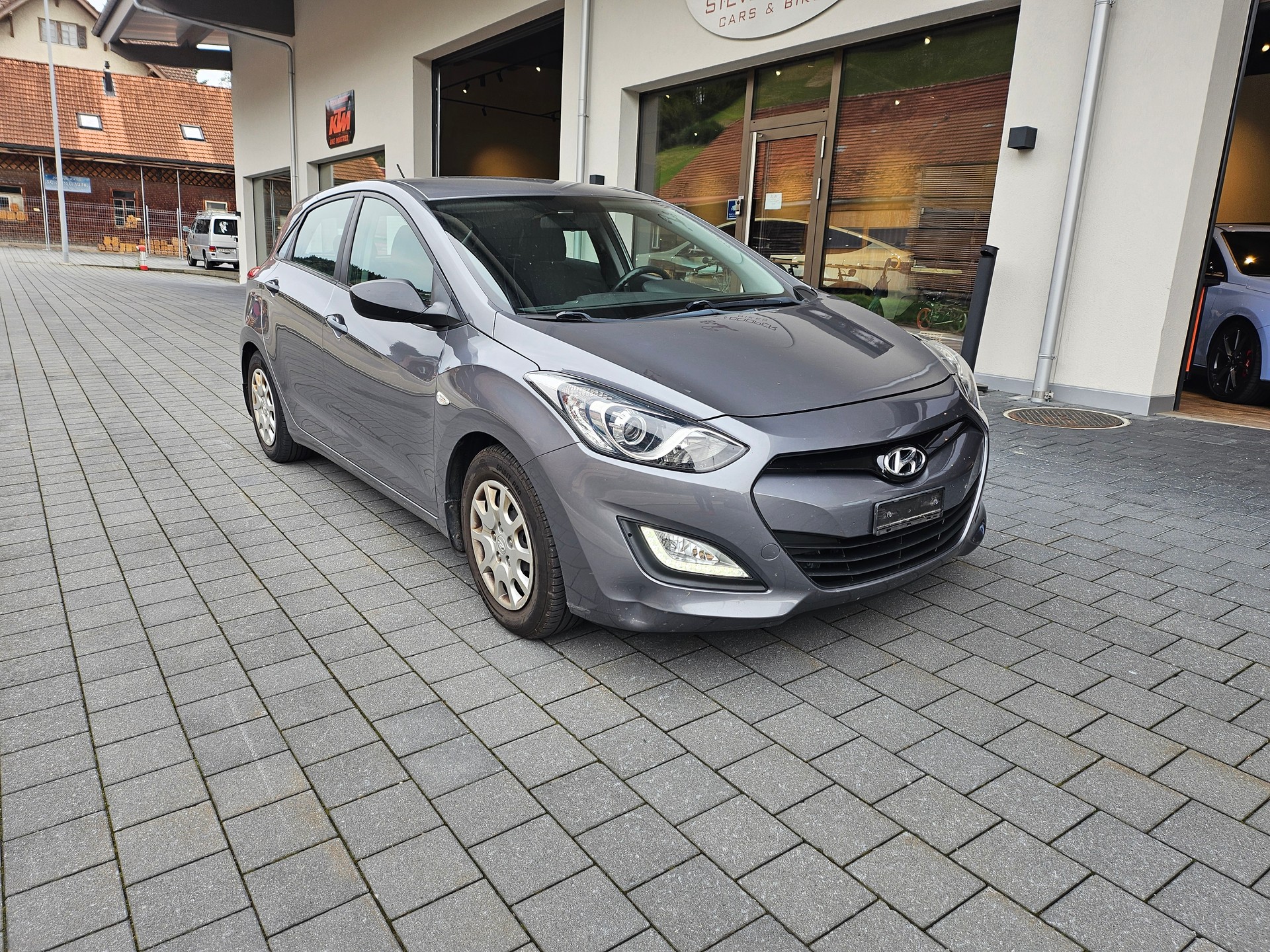 HYUNDAI i30 1.4 Comfort đ„frisch ab MFKđ„-image-25