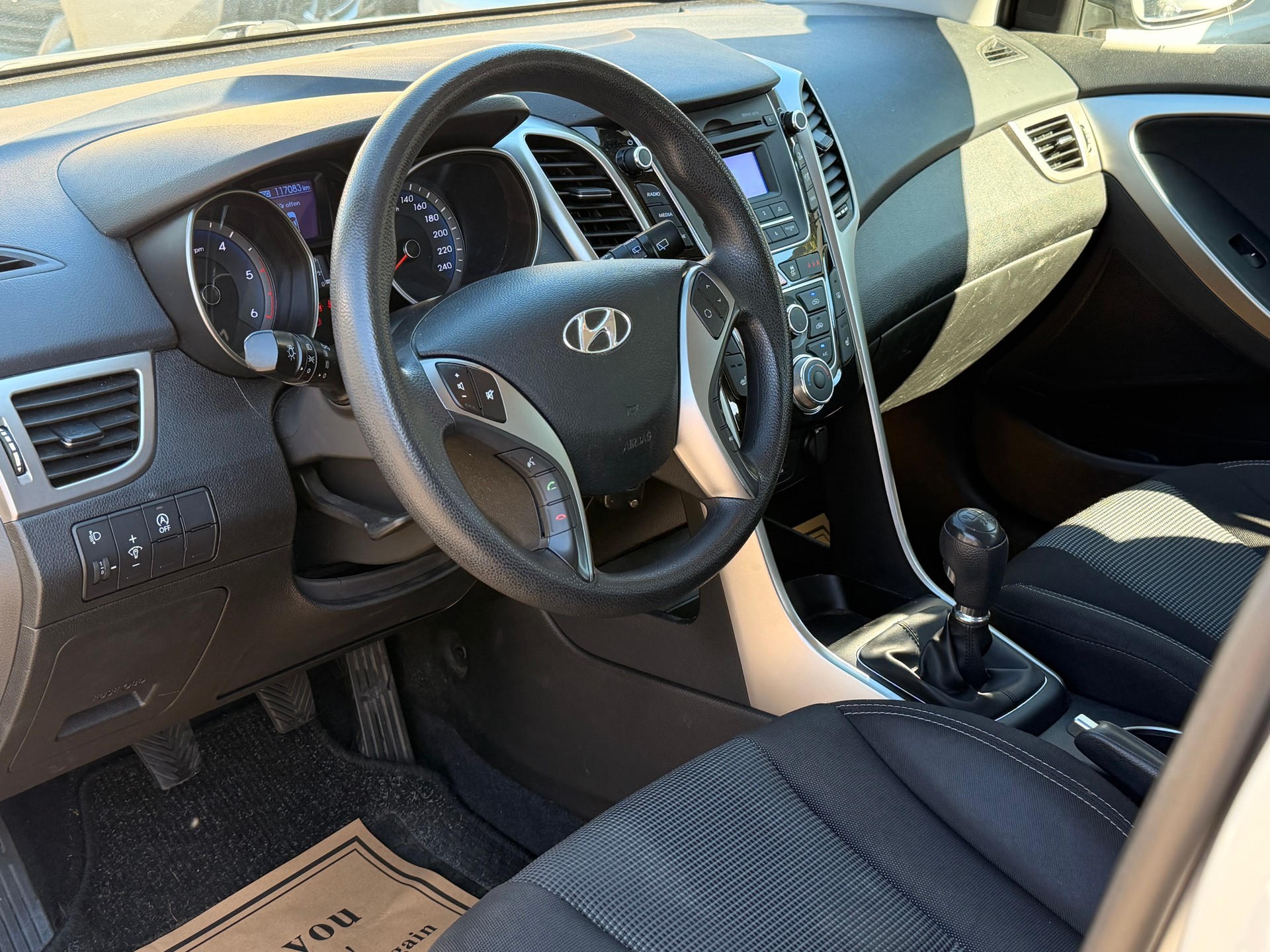 HYUNDAI i30 1.6 CRDi Premium-image-3