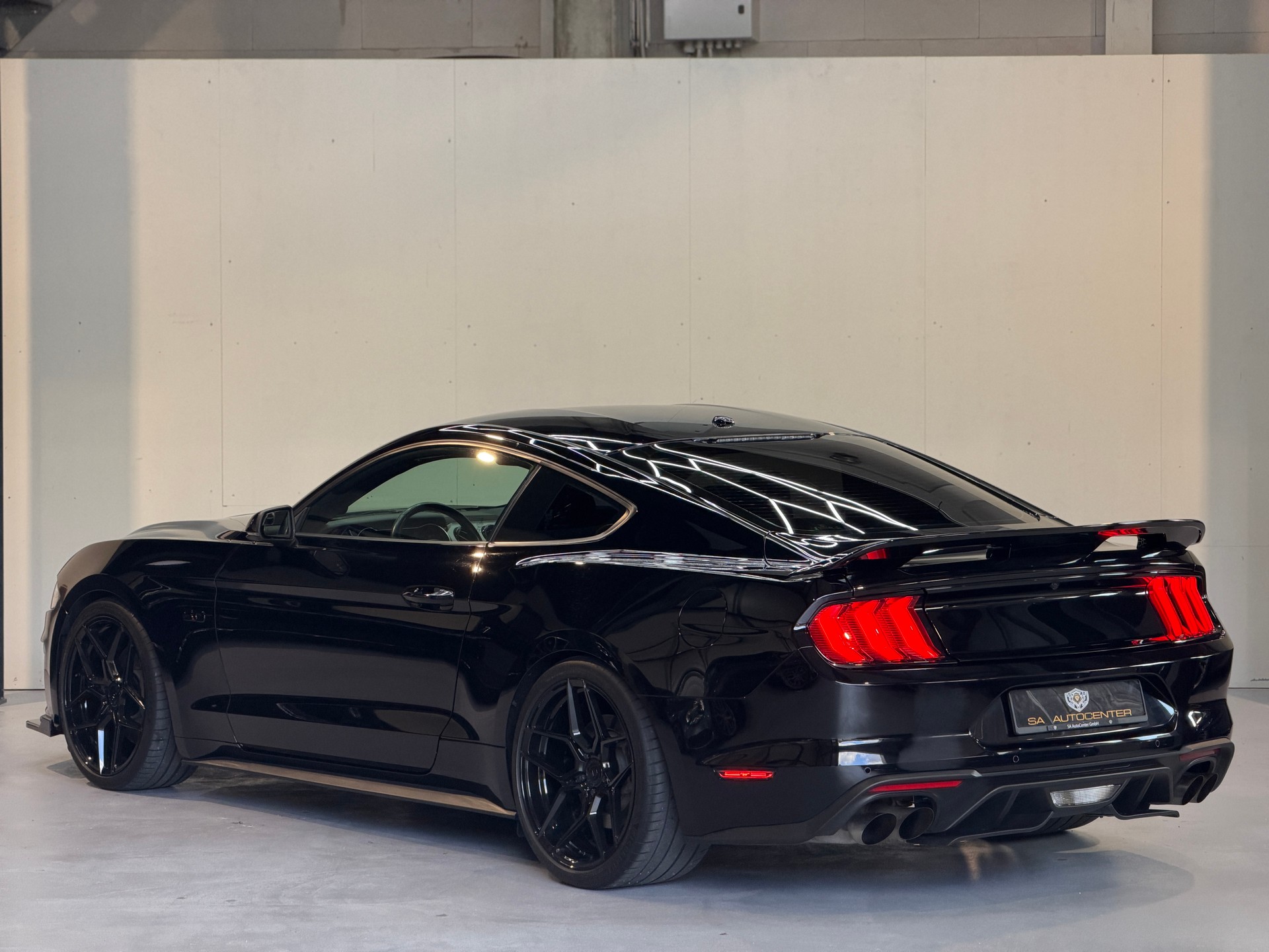FORD Mustang Fastback 5.0 V8 GT Automat-image-5