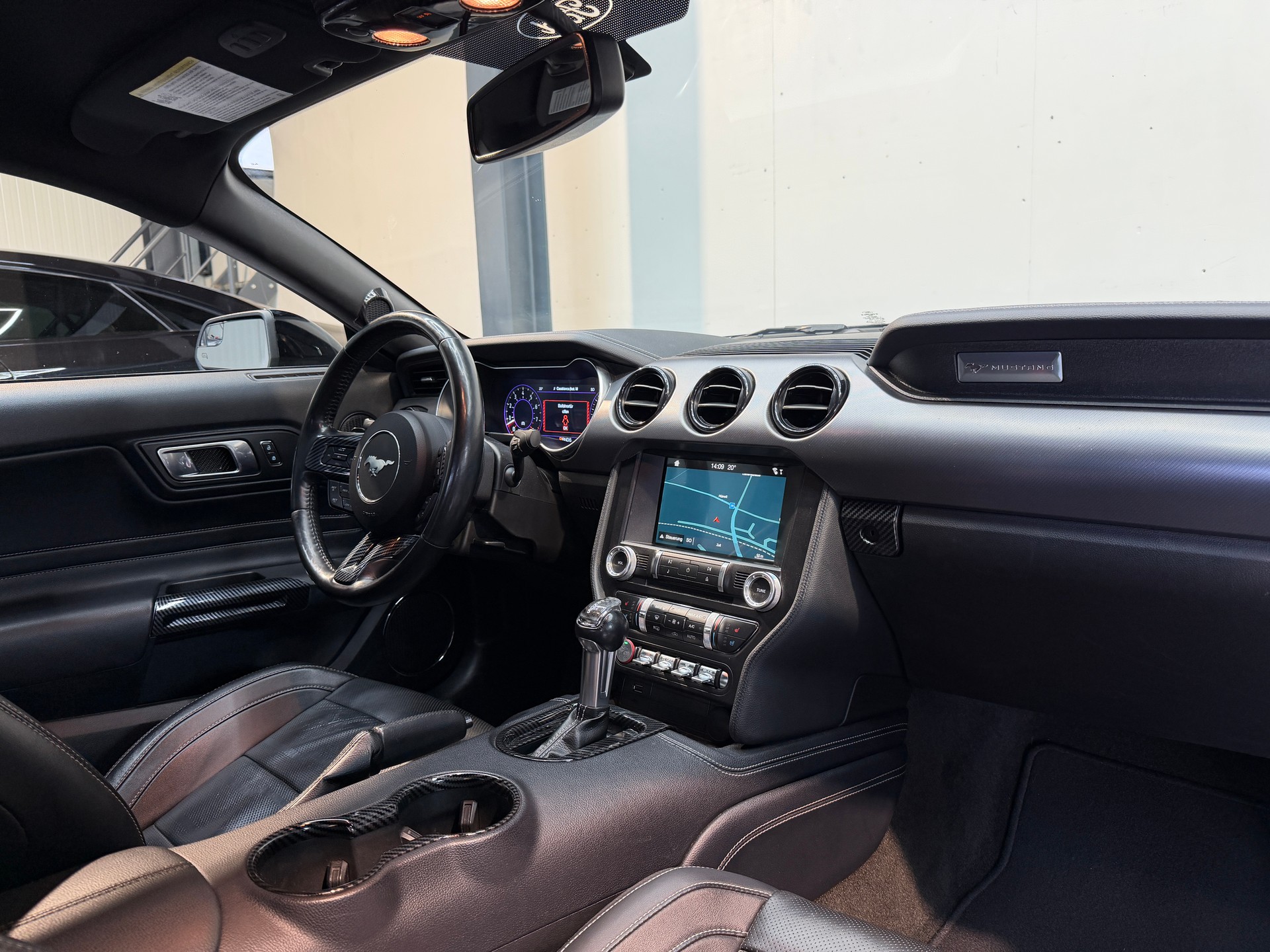 FORD Mustang Fastback 5.0 V8 GT Automat-image-9